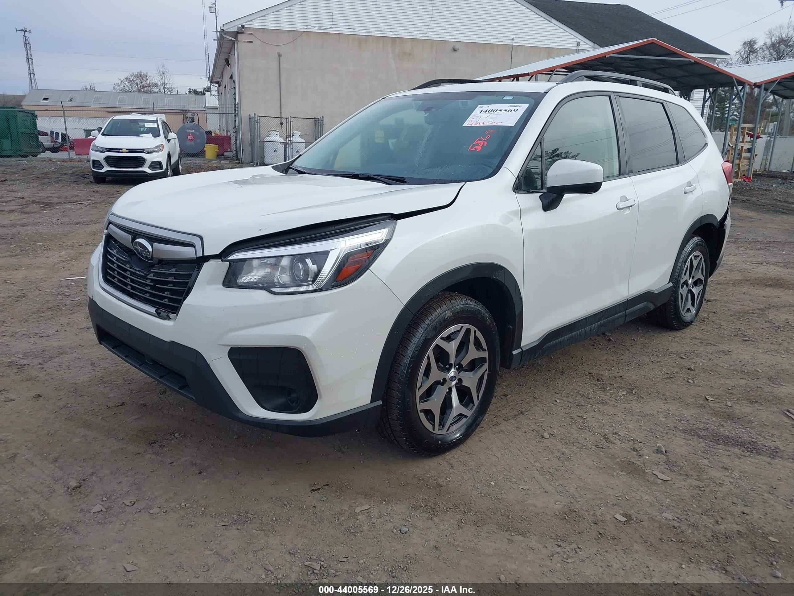 SUBARU FORESTER image 2