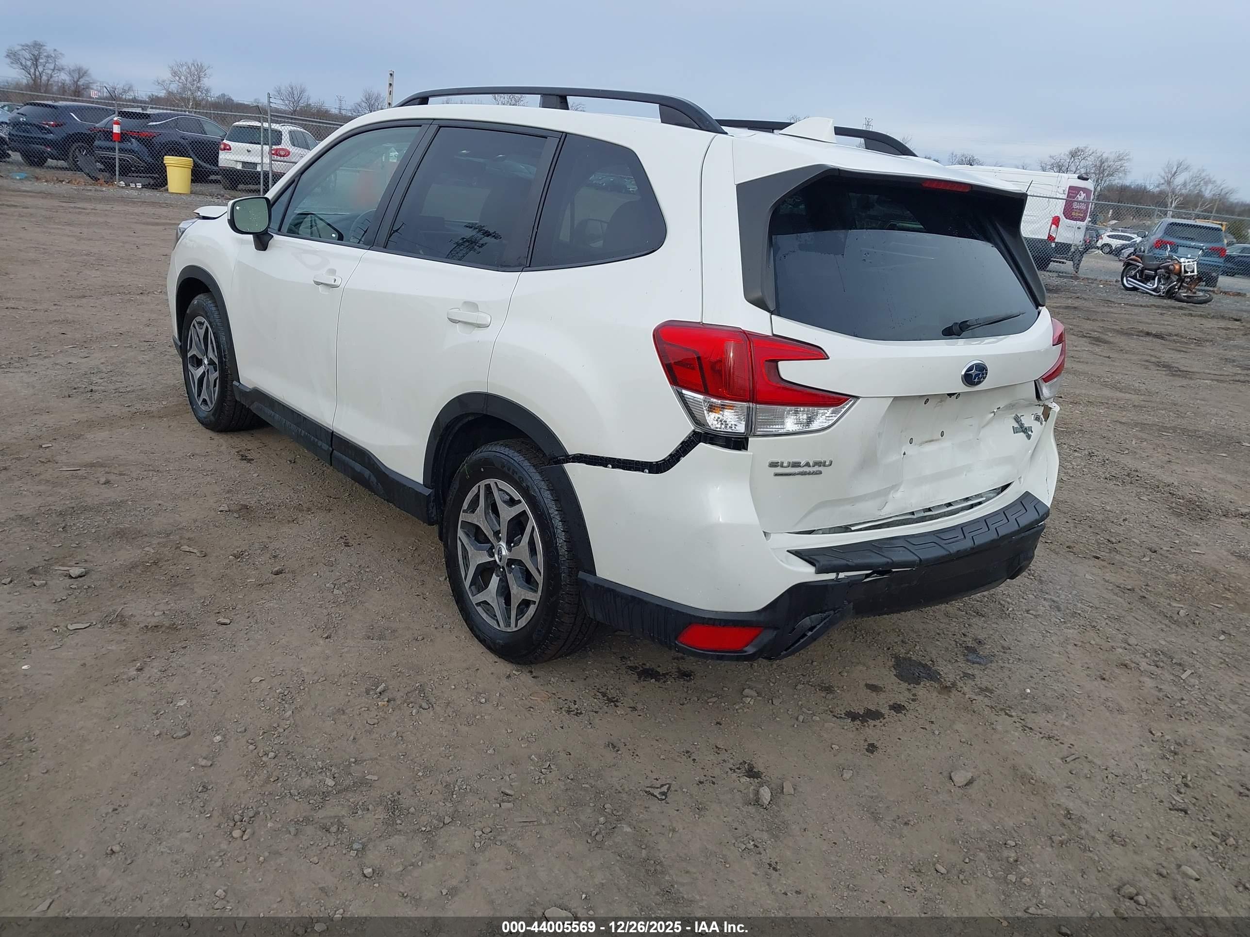 SUBARU FORESTER image 3