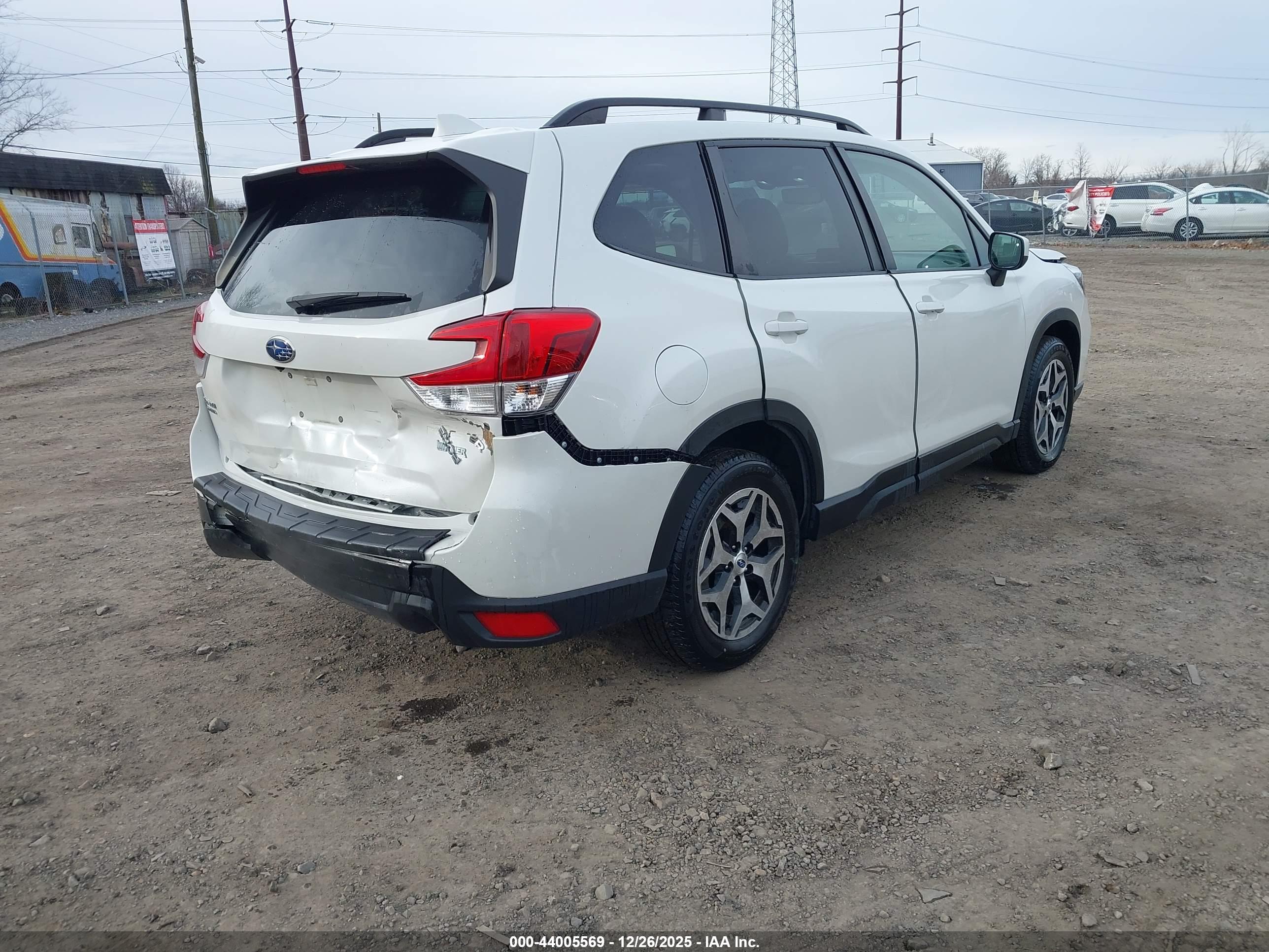 SUBARU FORESTER image 4