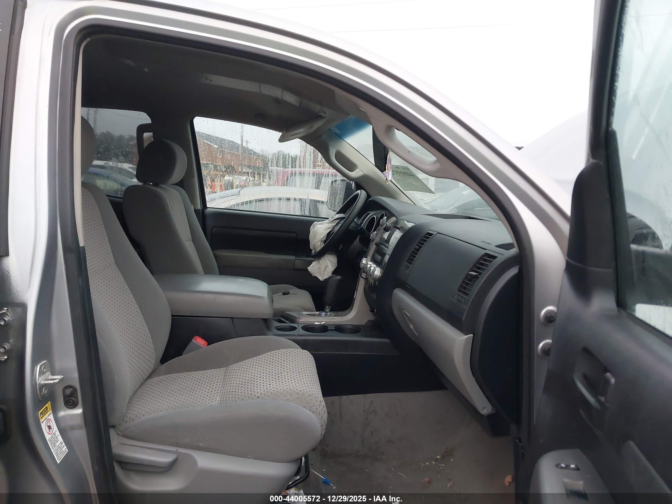 TOYOTA TUNDRA image 5