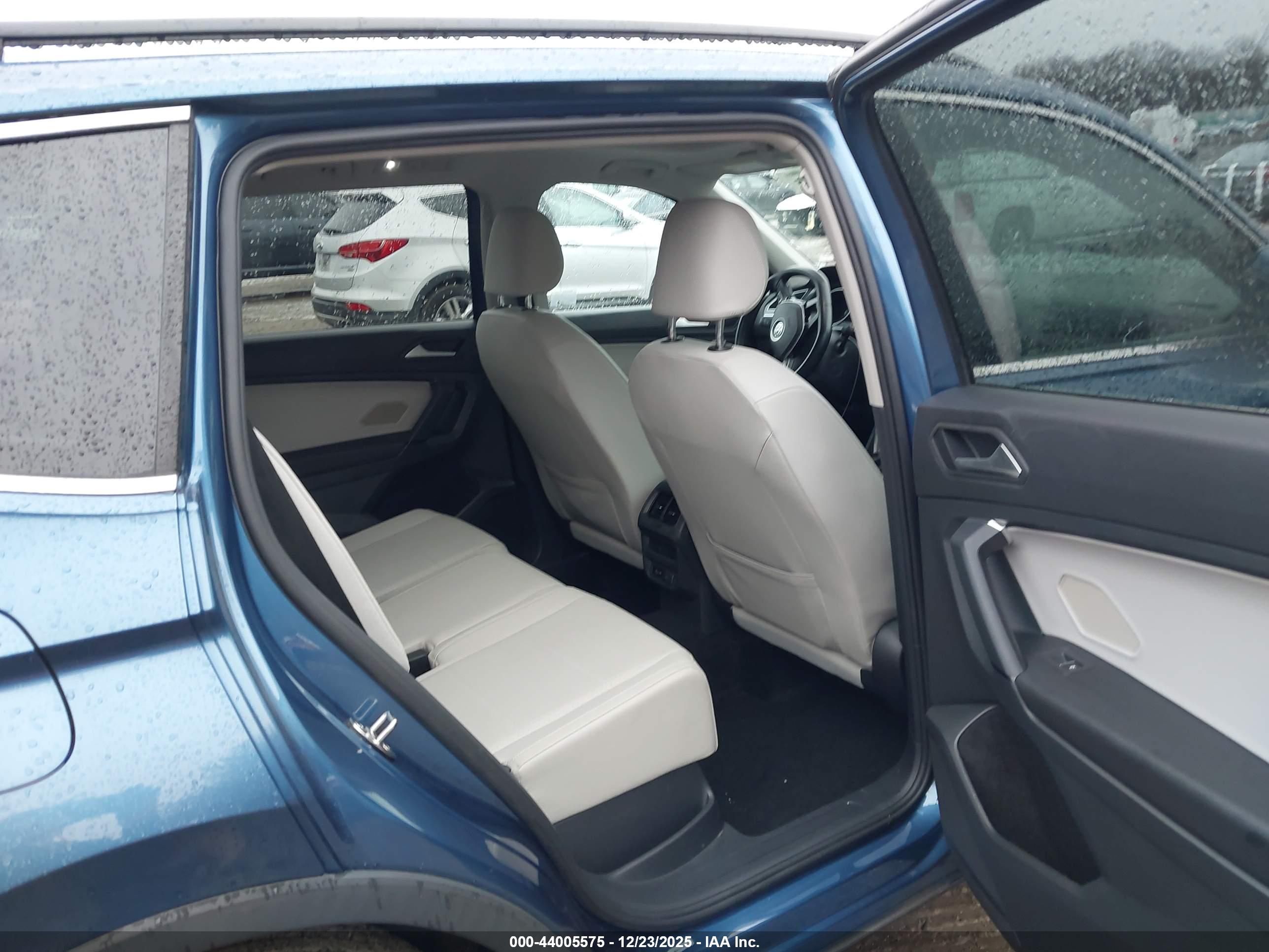 VOLKSWAGEN TIGUAN image 8