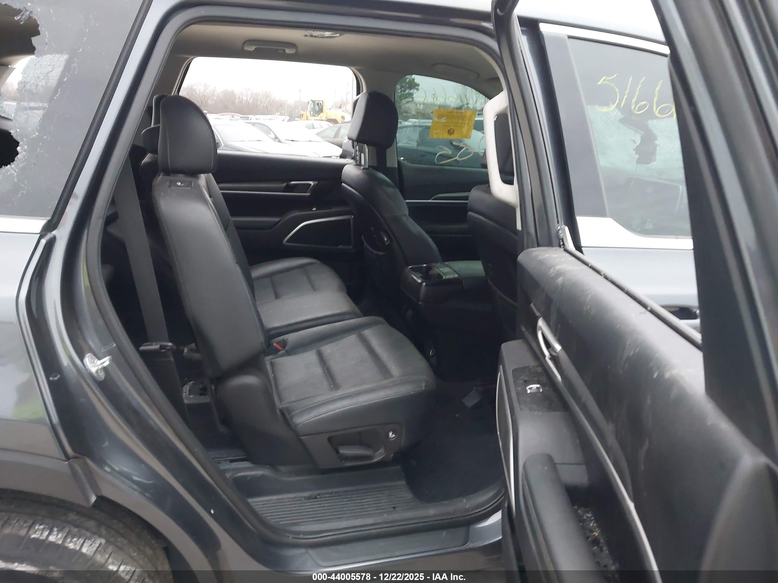 KIA TELLURIDE image 8