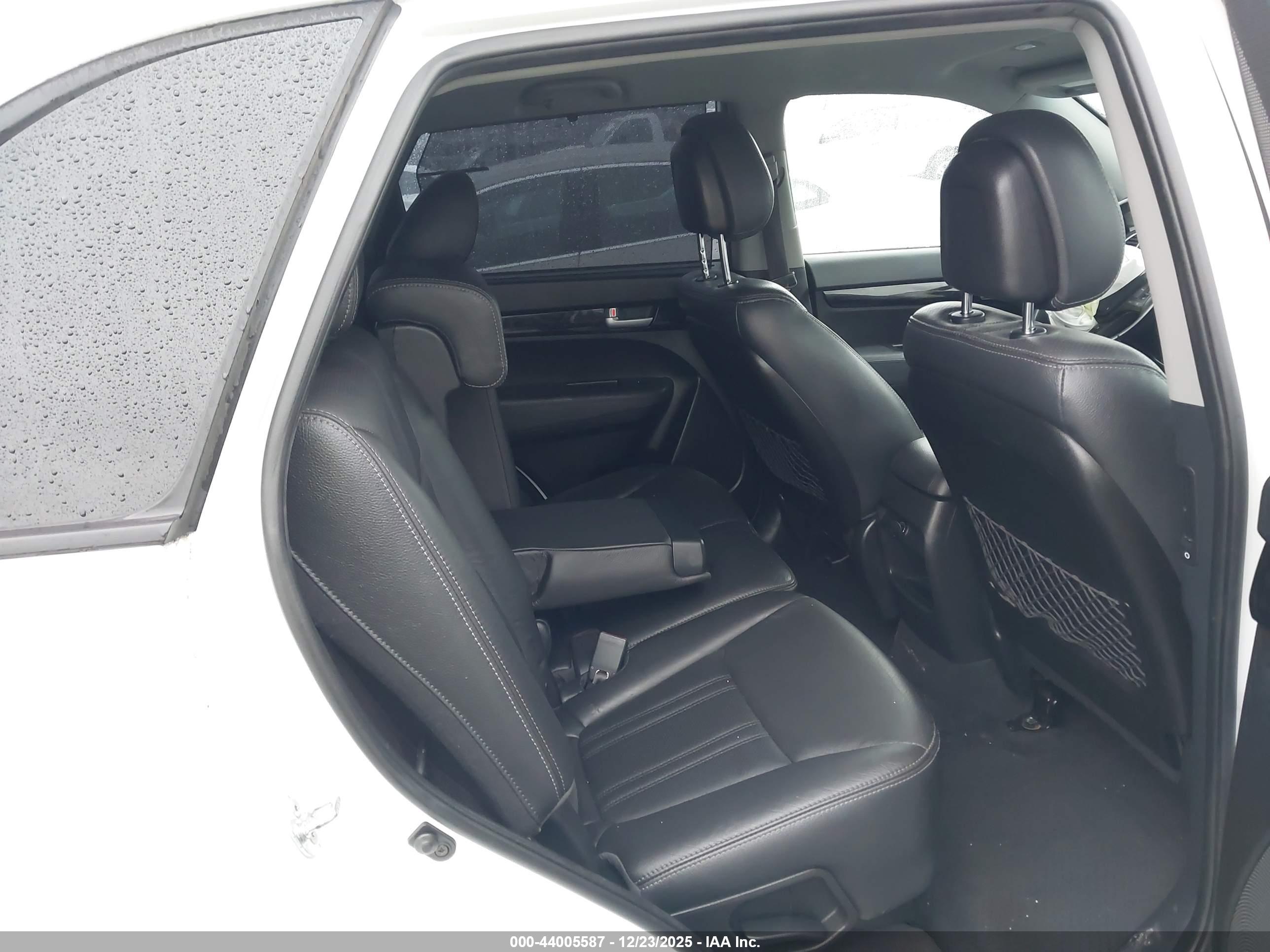 KIA SORENTO image 8