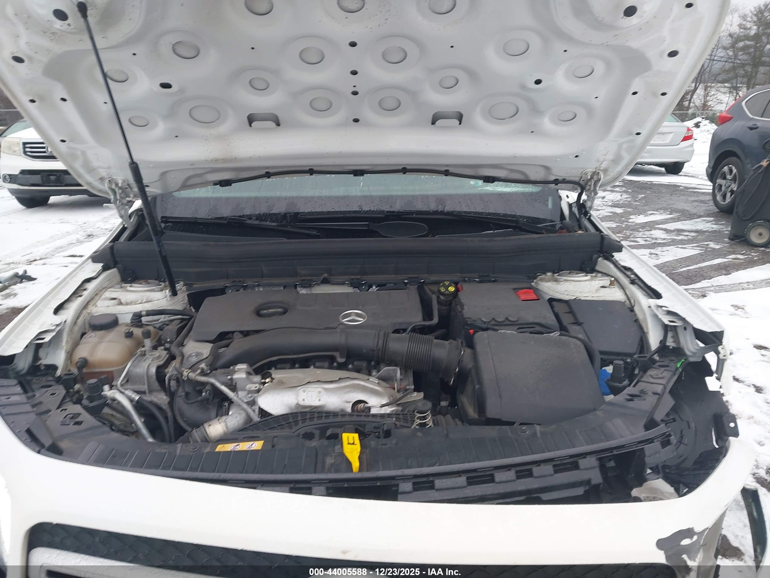 MERCEDES-BENZ GLB image 10