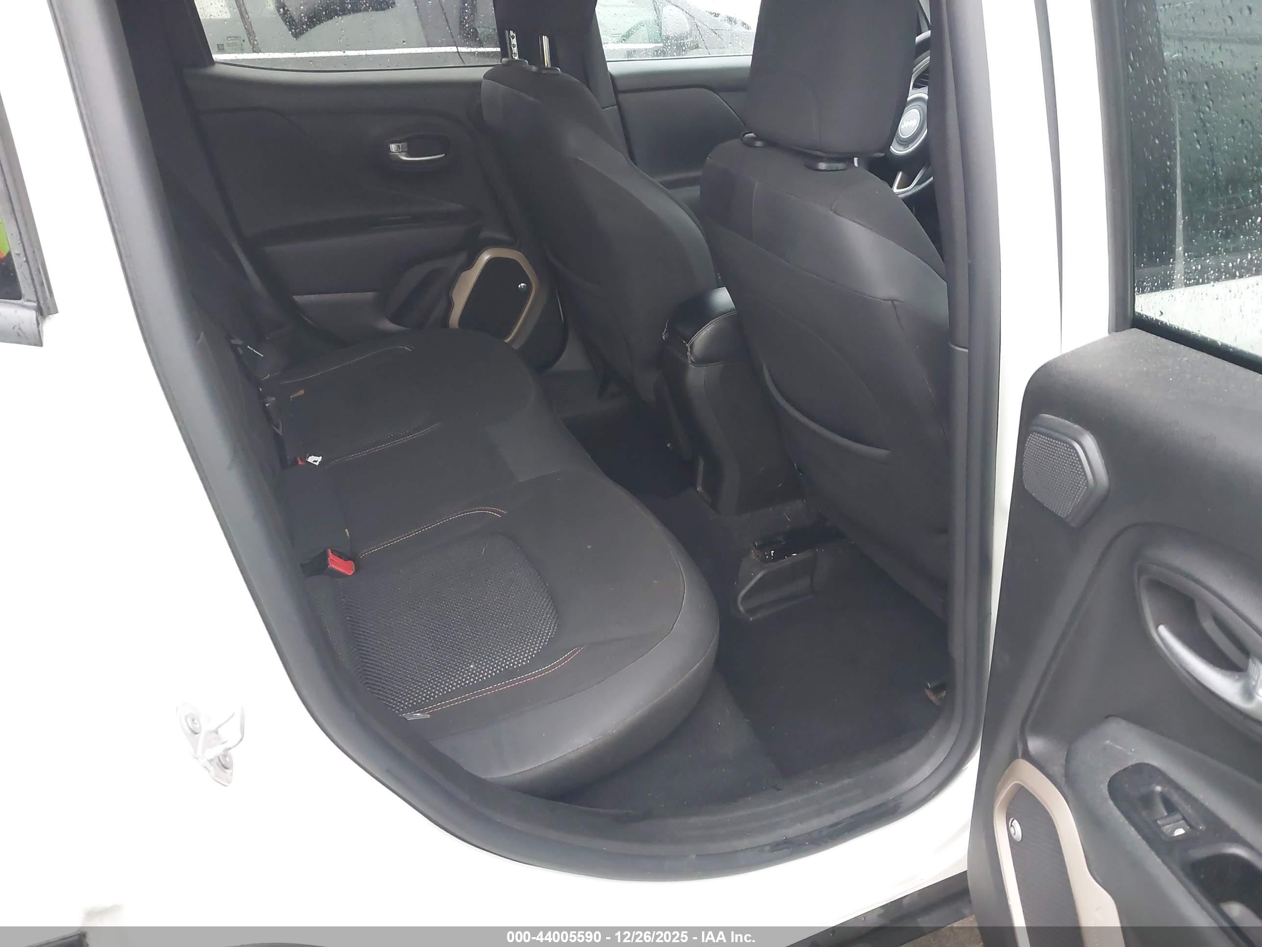 JEEP RENEGADE image 8