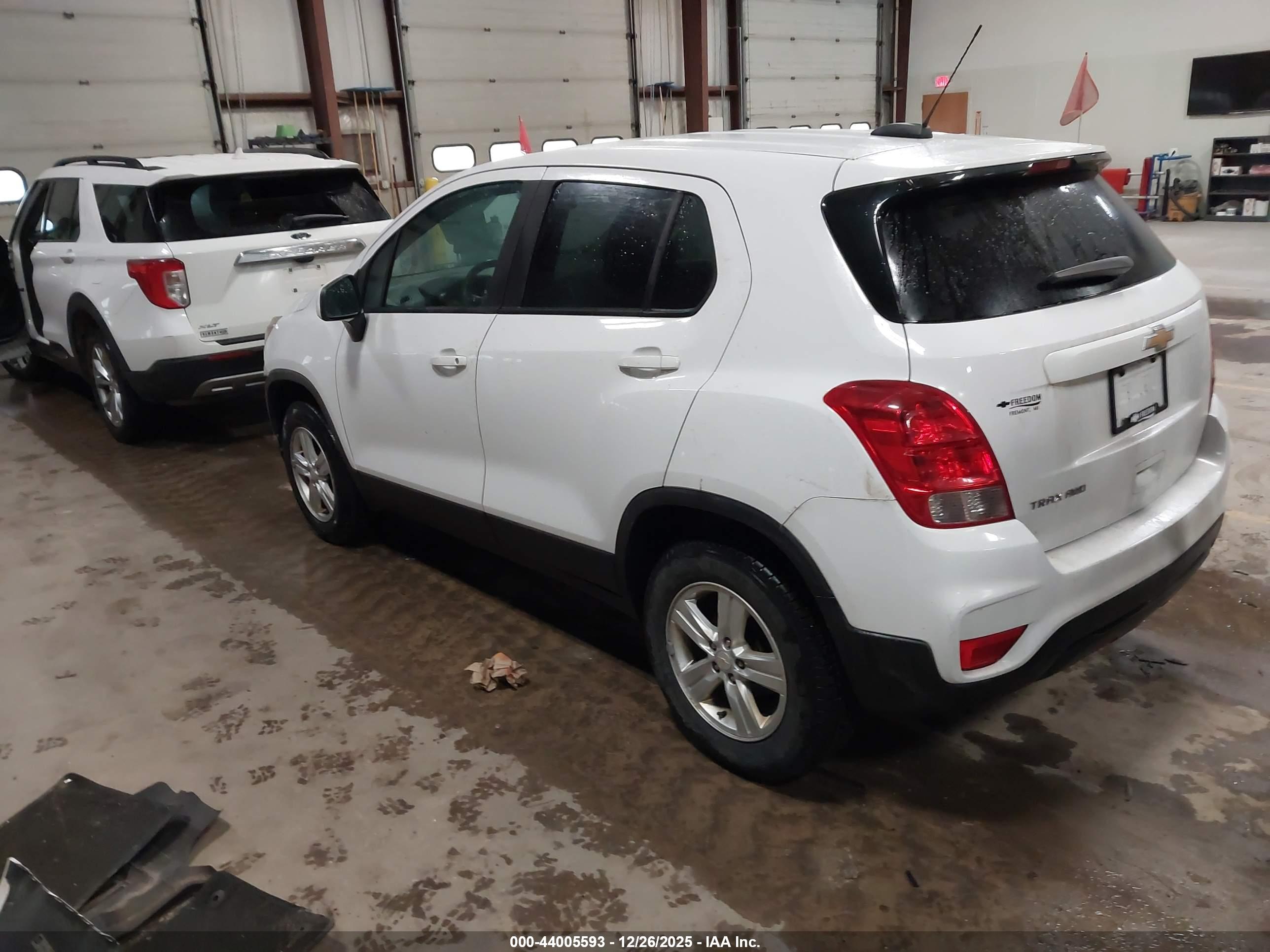 CHEVROLET TRAX image 3