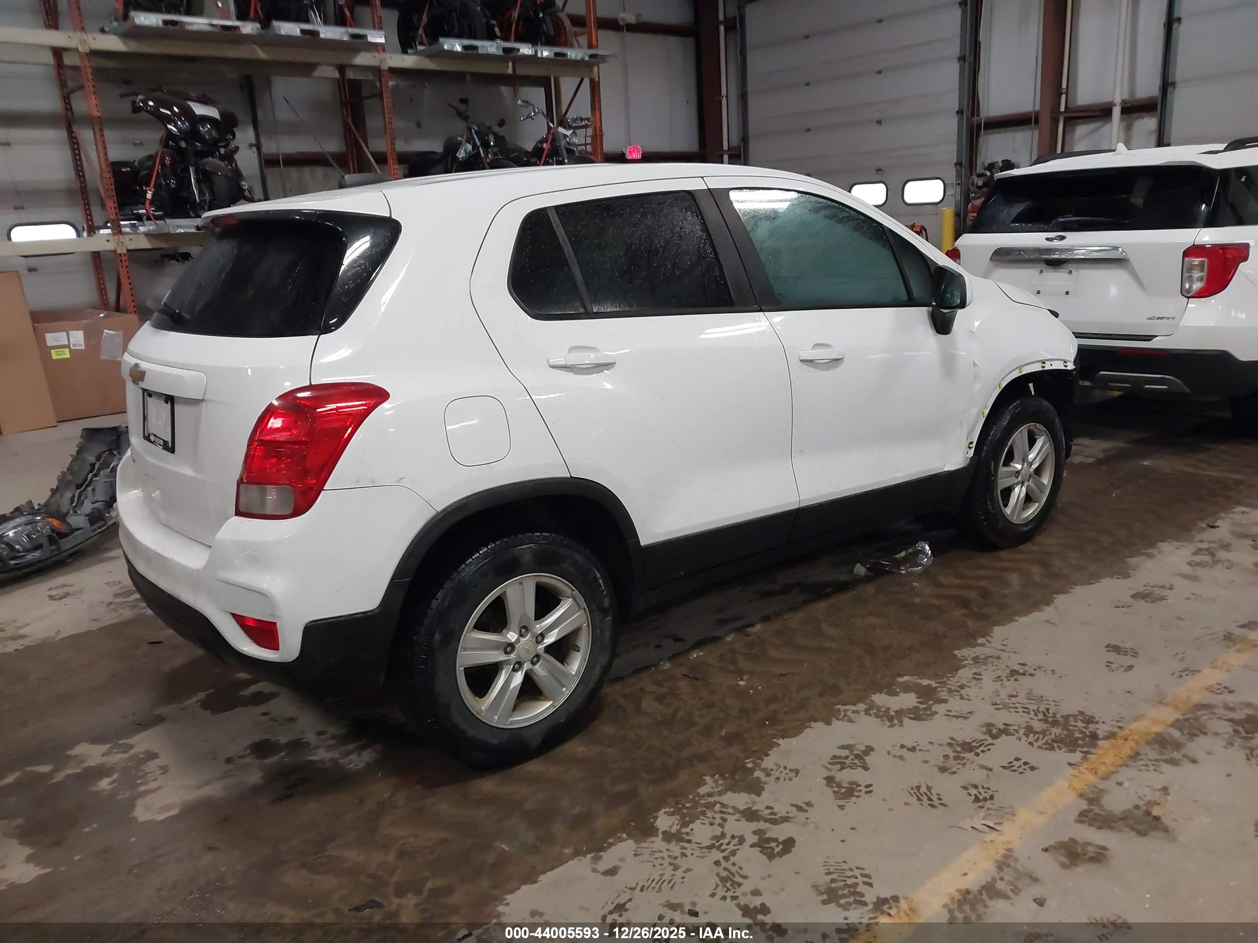 CHEVROLET TRAX image 4