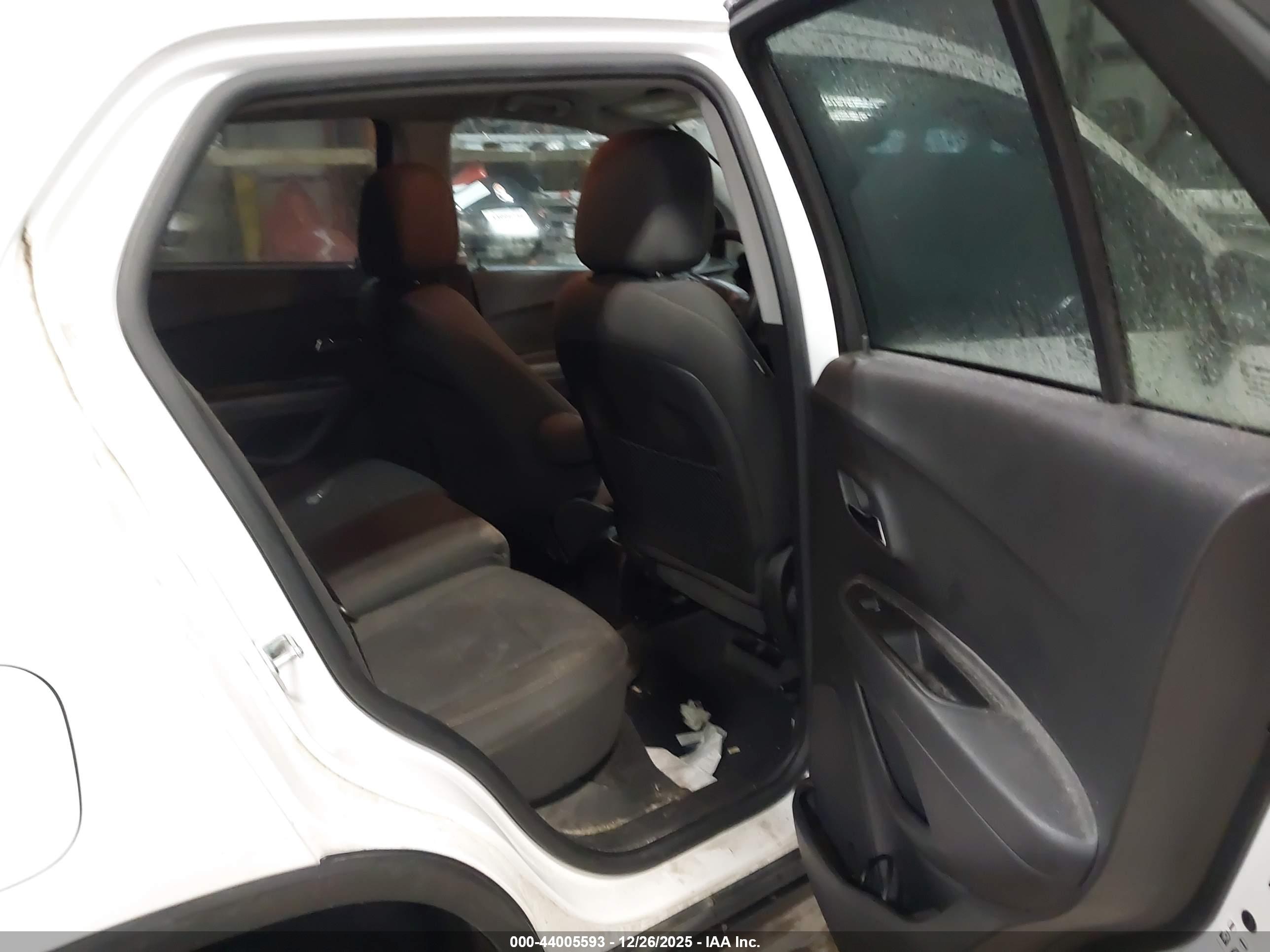 CHEVROLET TRAX image 8