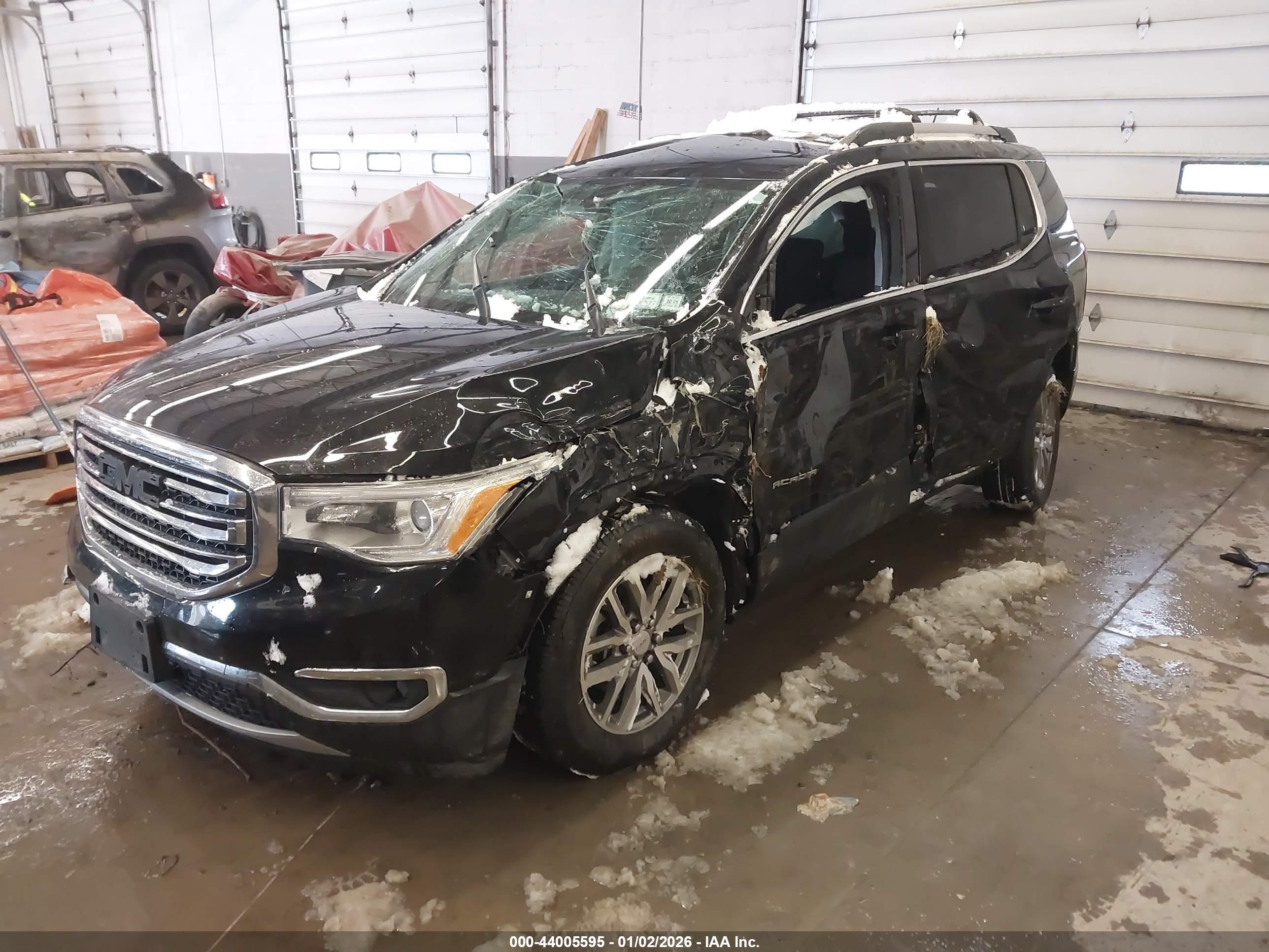 GMC ACADIA image 2