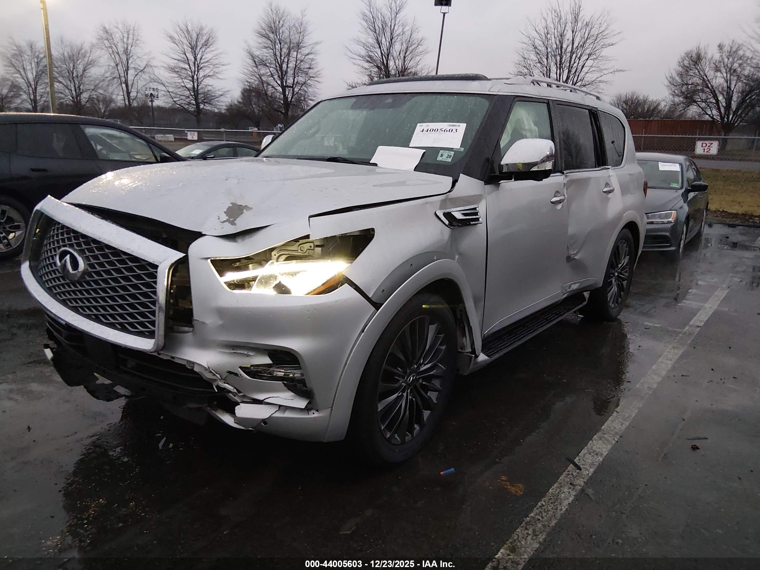 INFINITI QX80 image 2