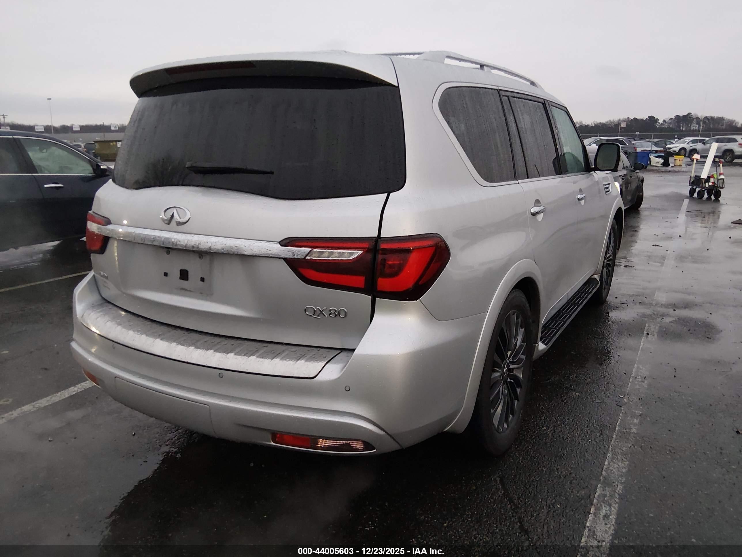 INFINITI QX80 image 4