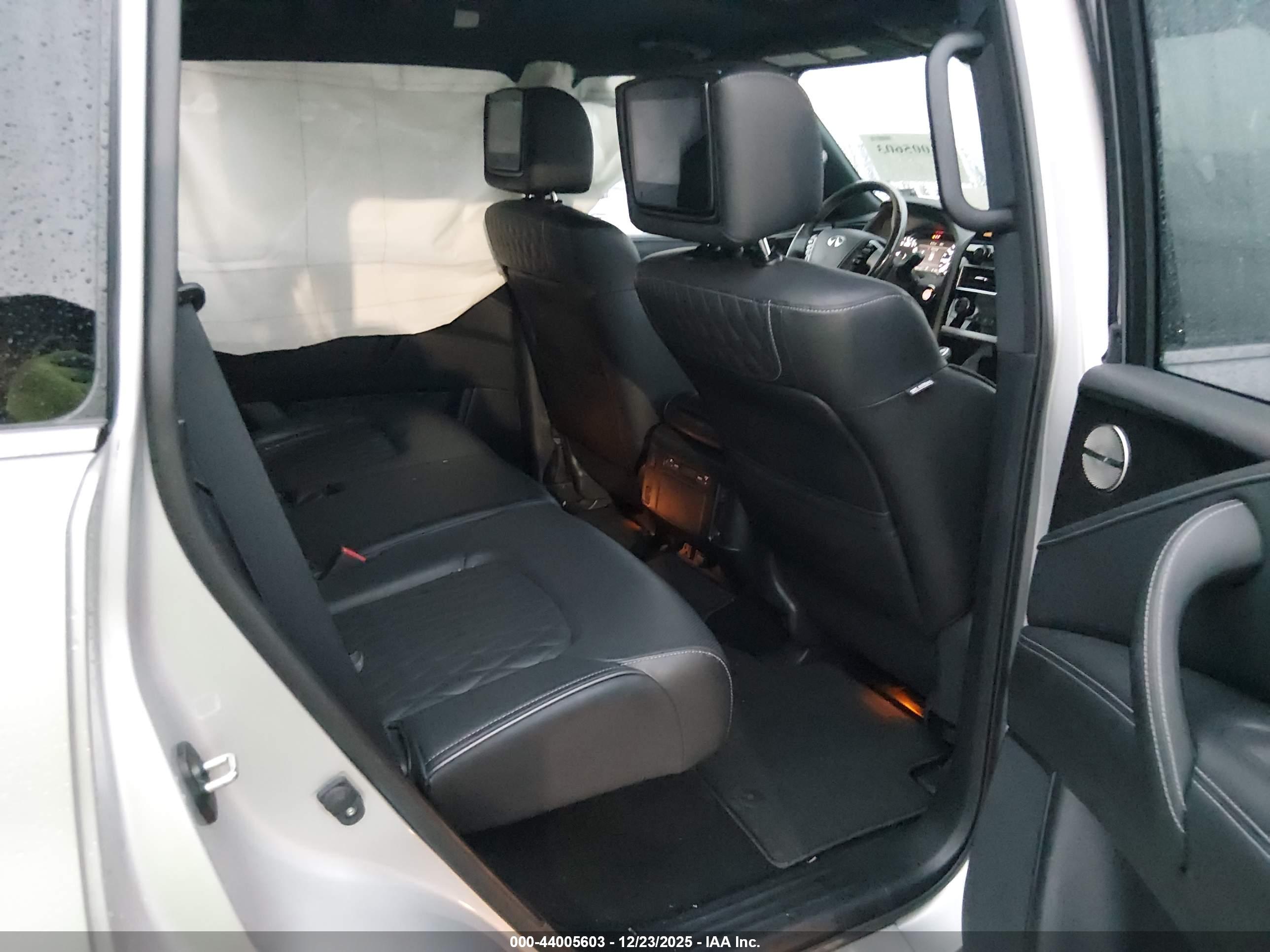 INFINITI QX80 image 8