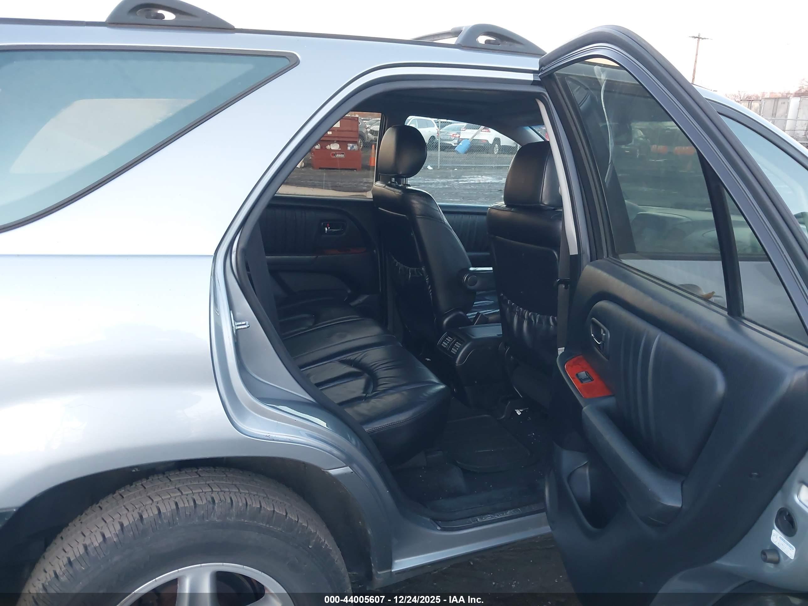 LEXUS RX image 8