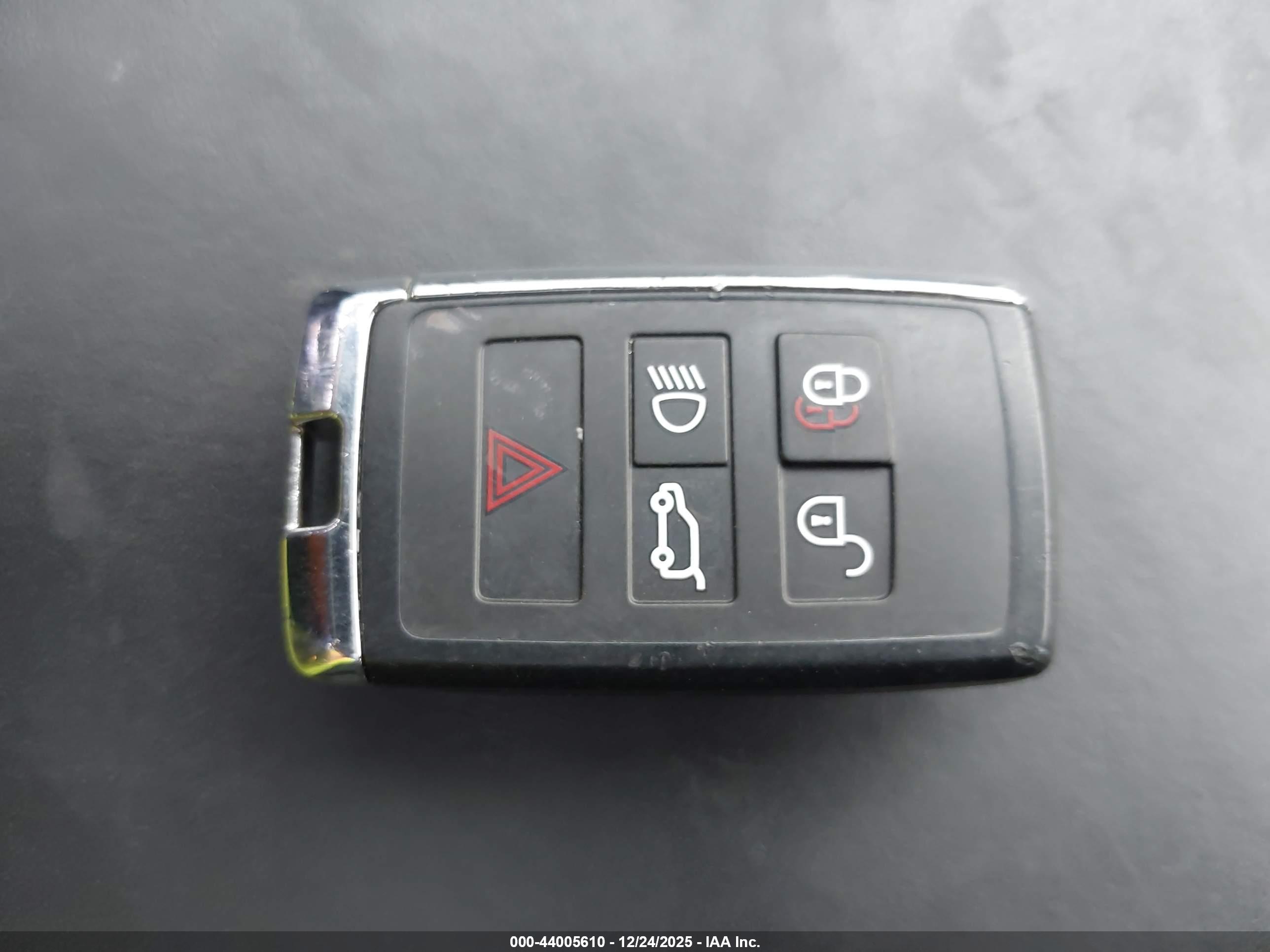 LAND ROVER image 11