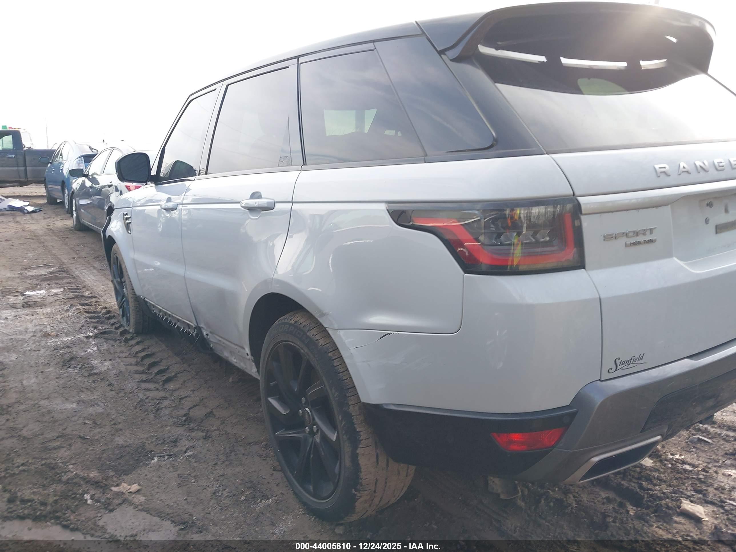 LAND ROVER image 6