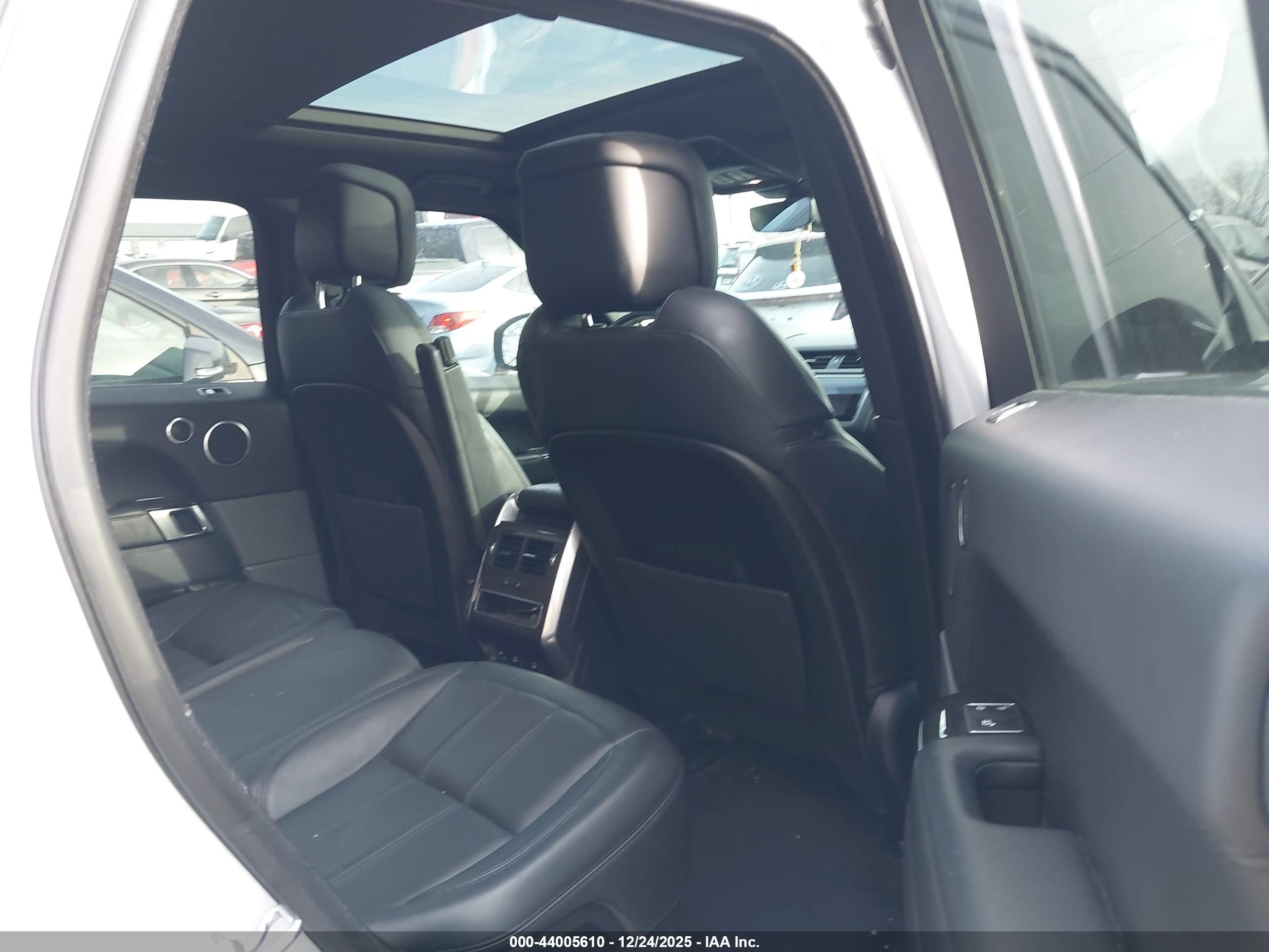 LAND ROVER image 8