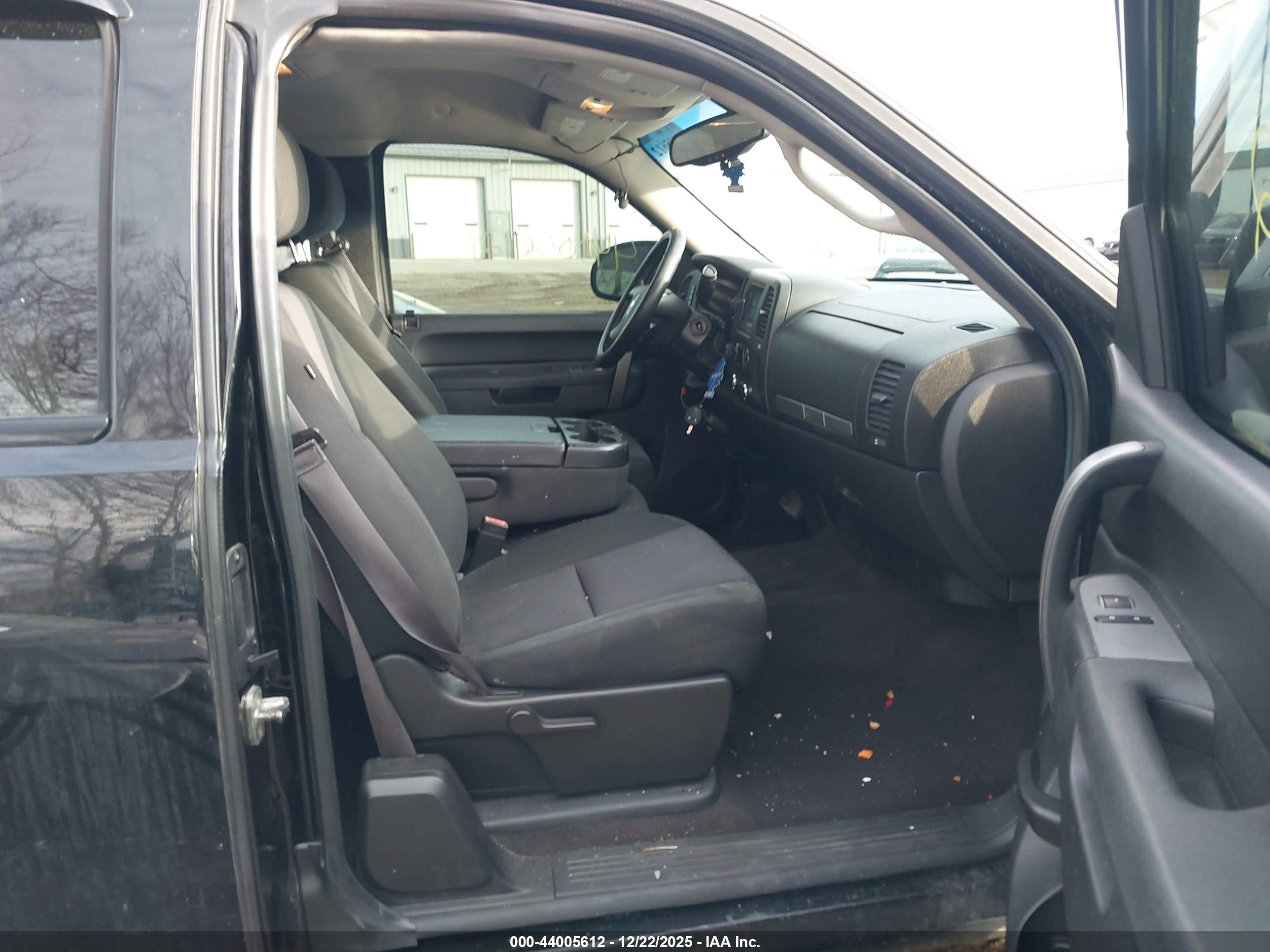 CHEVROLET SILVERADO image 5
