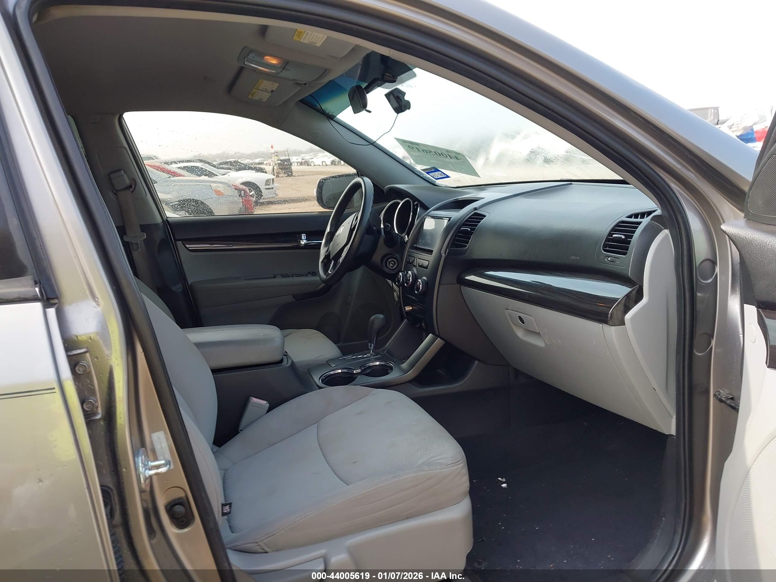 KIA SORENTO image 5