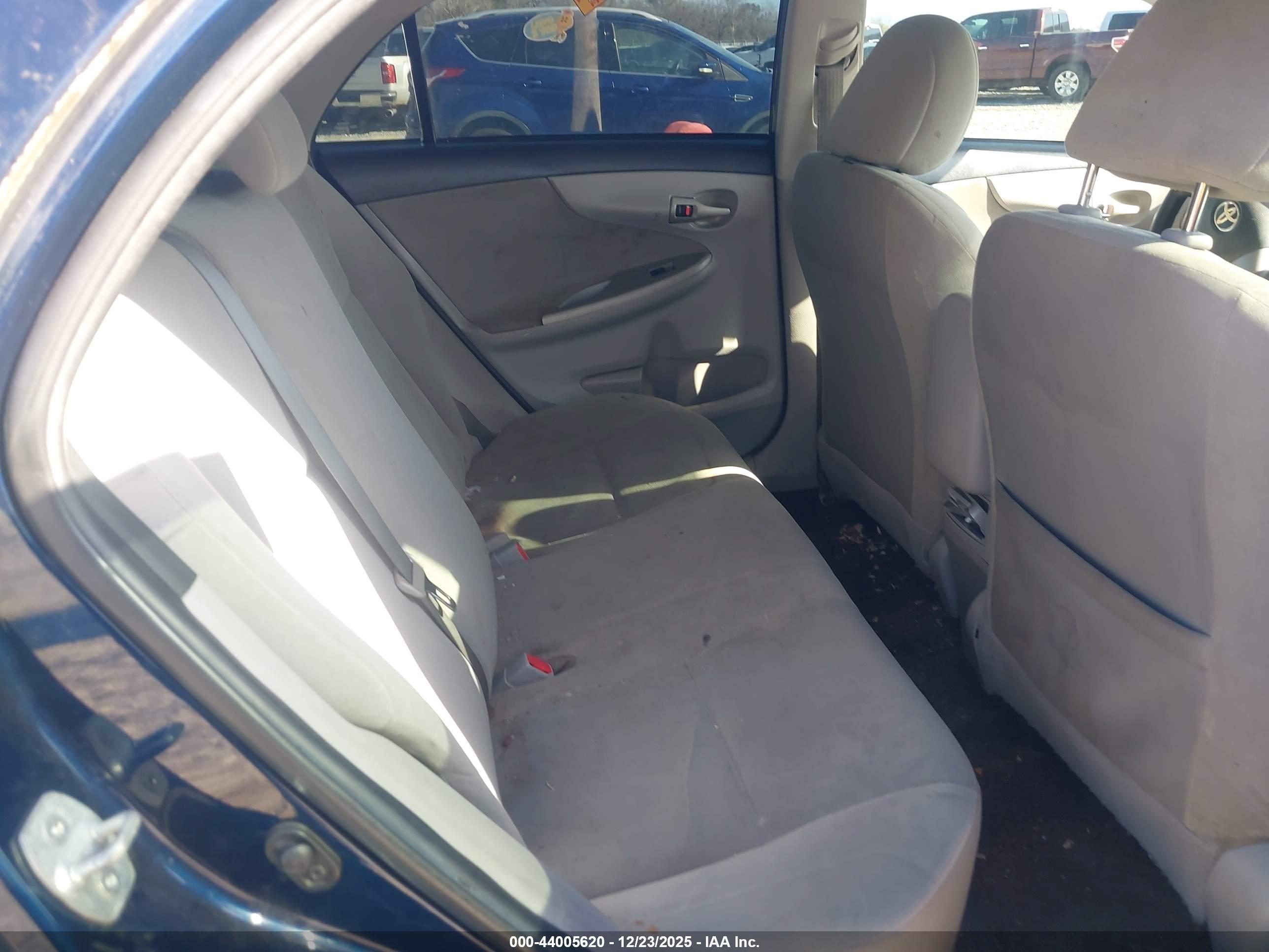 TOYOTA COROLLA image 8