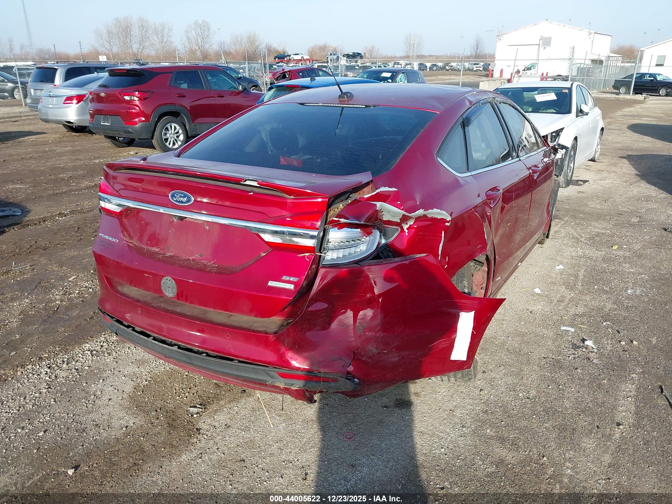 FORD FUSION image 4