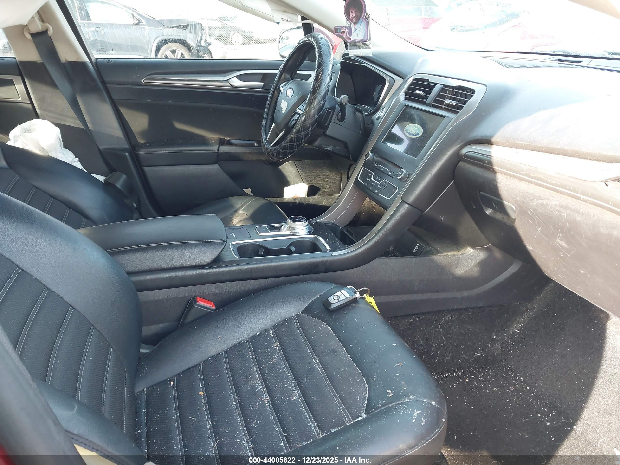 FORD FUSION image 5
