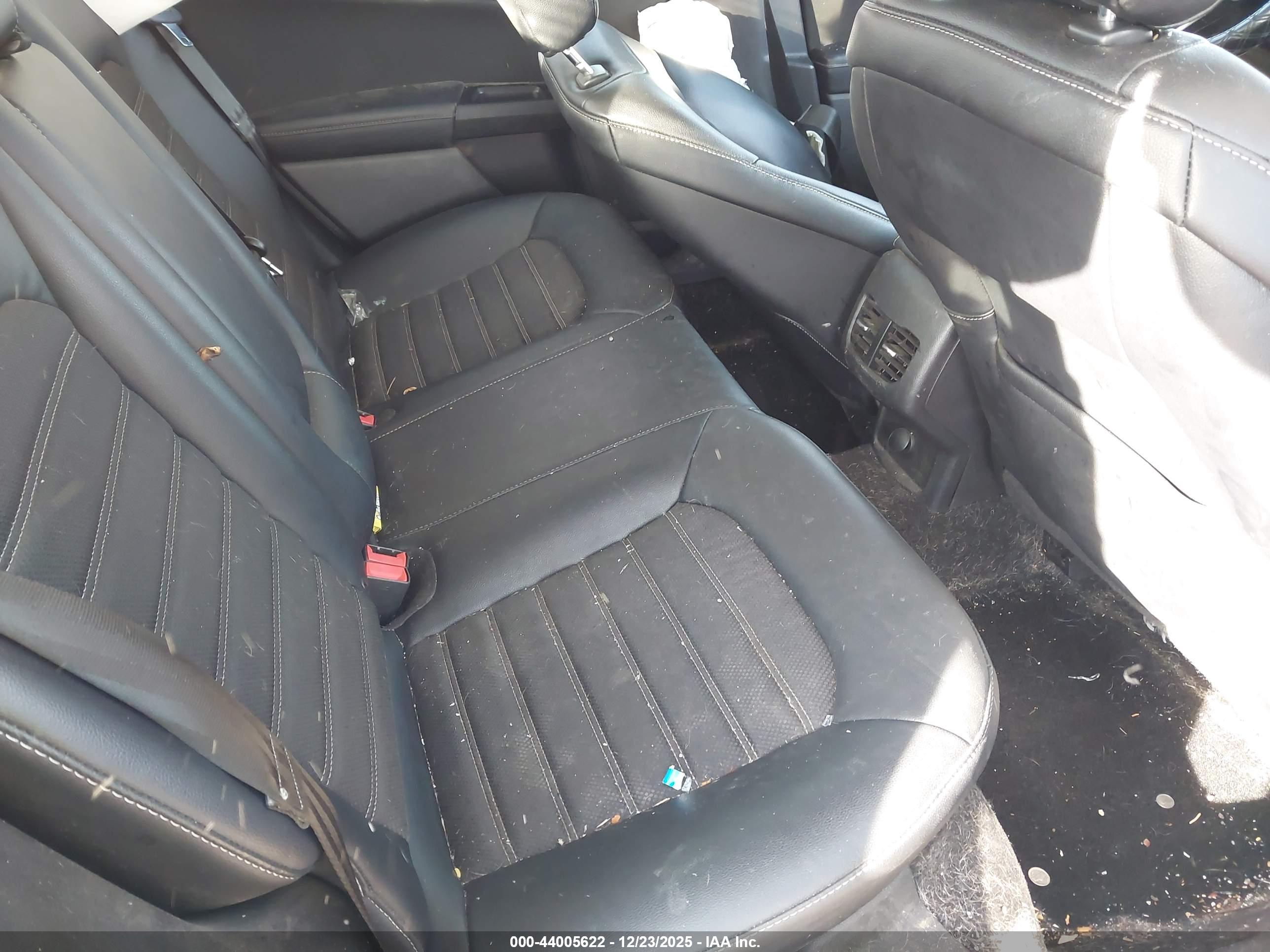 FORD FUSION image 8