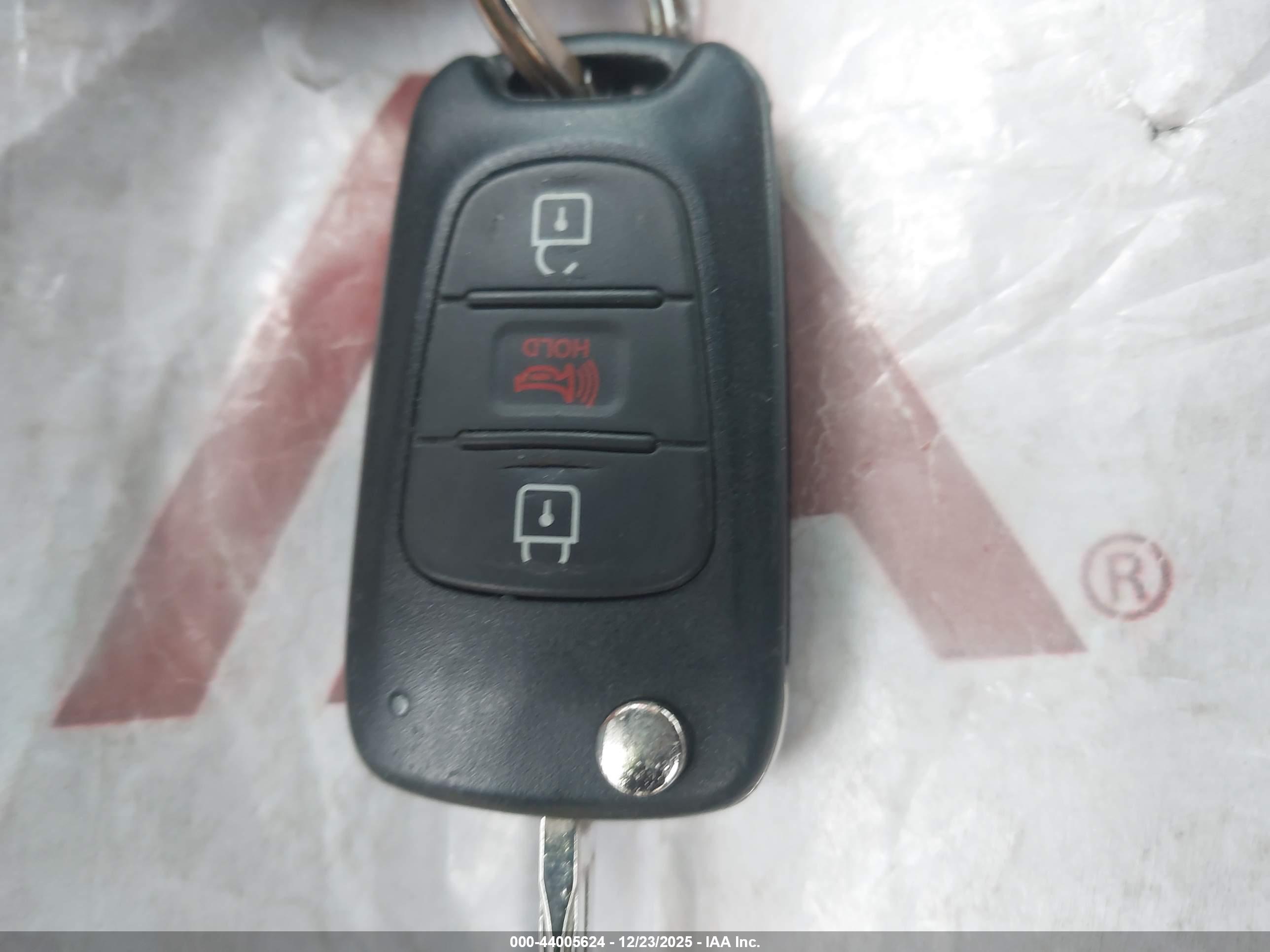 KIA SPORTAGE image 11