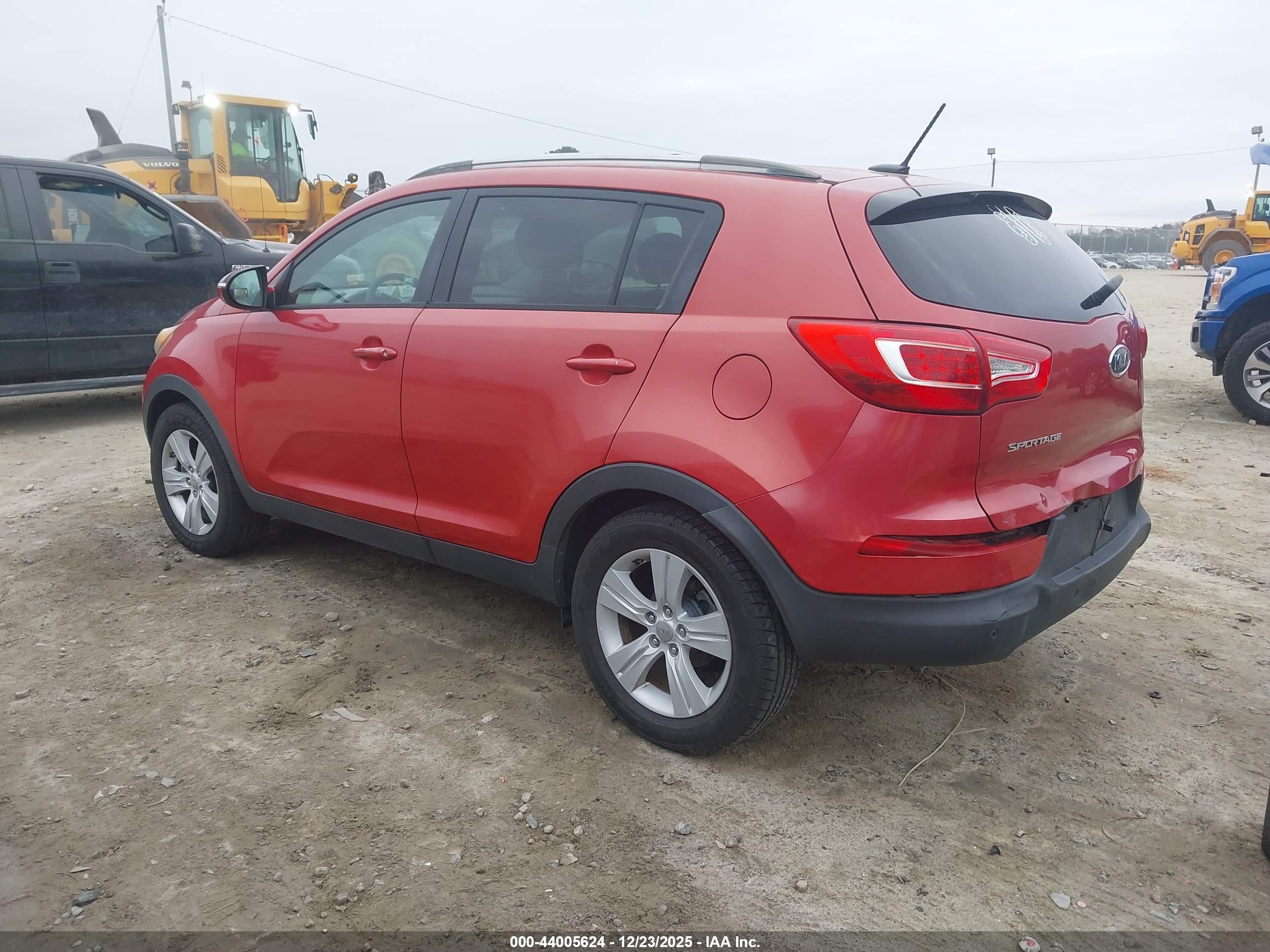 KIA SPORTAGE image 3