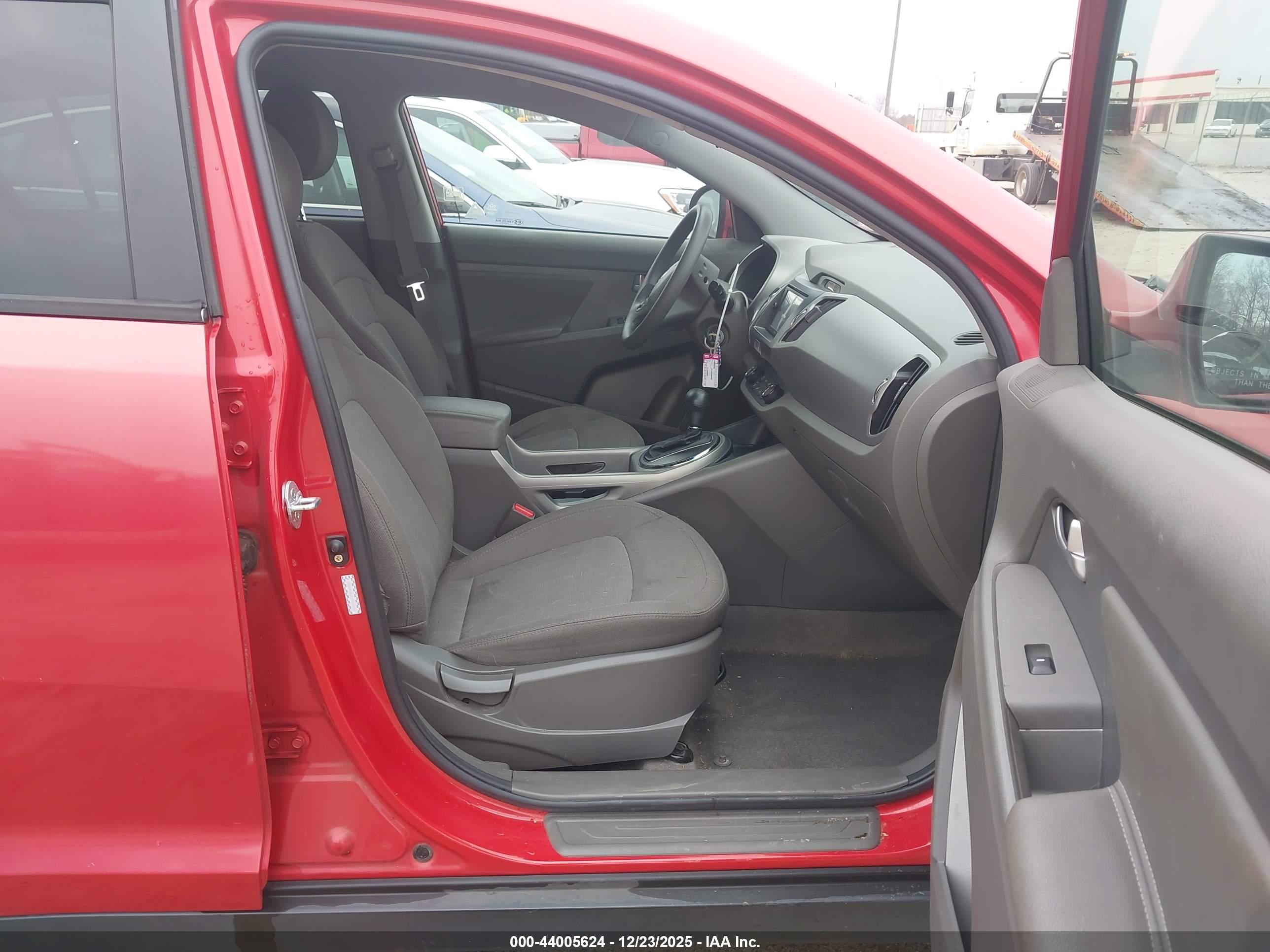 KIA SPORTAGE image 5