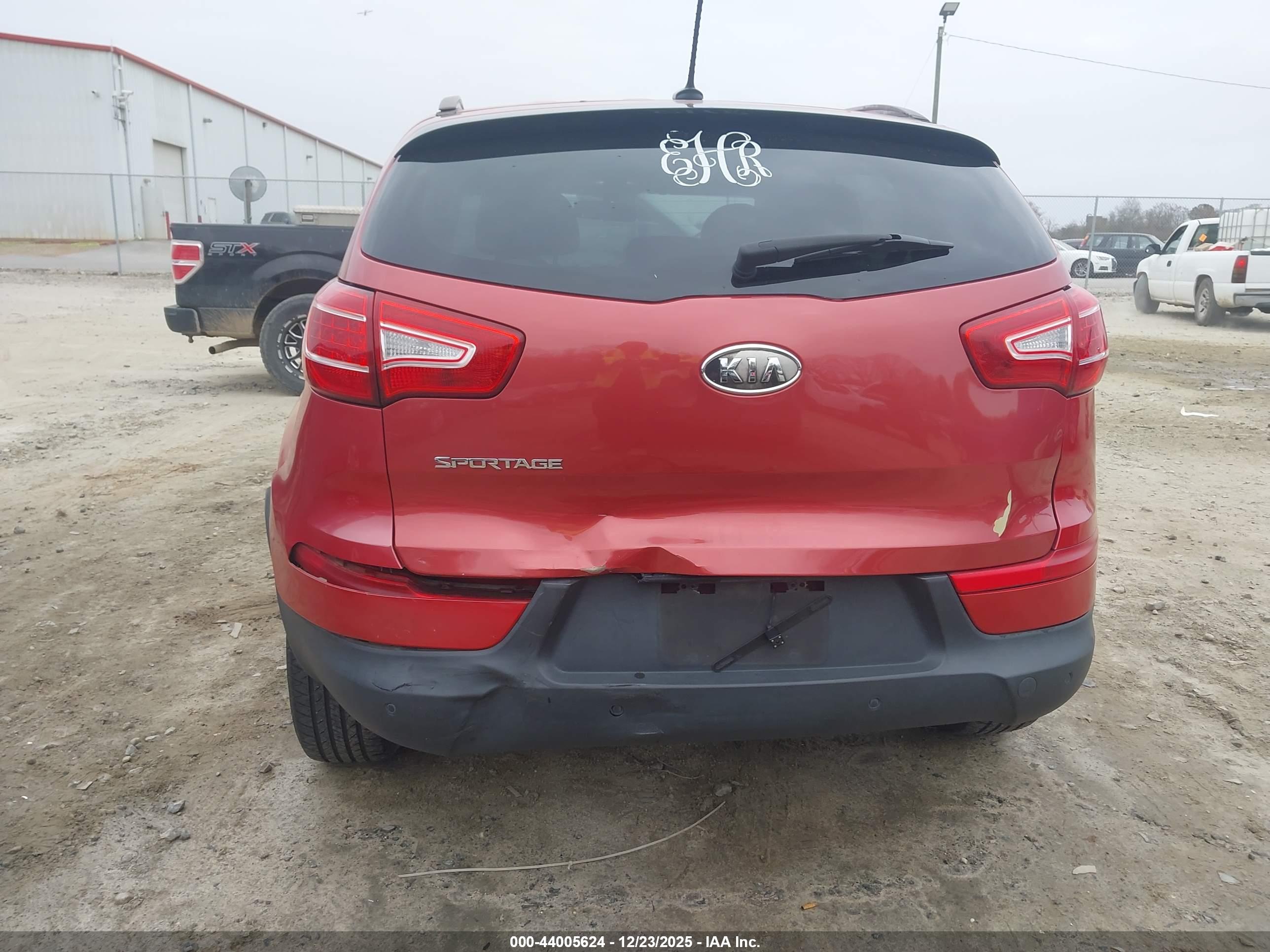 KIA SPORTAGE image 6