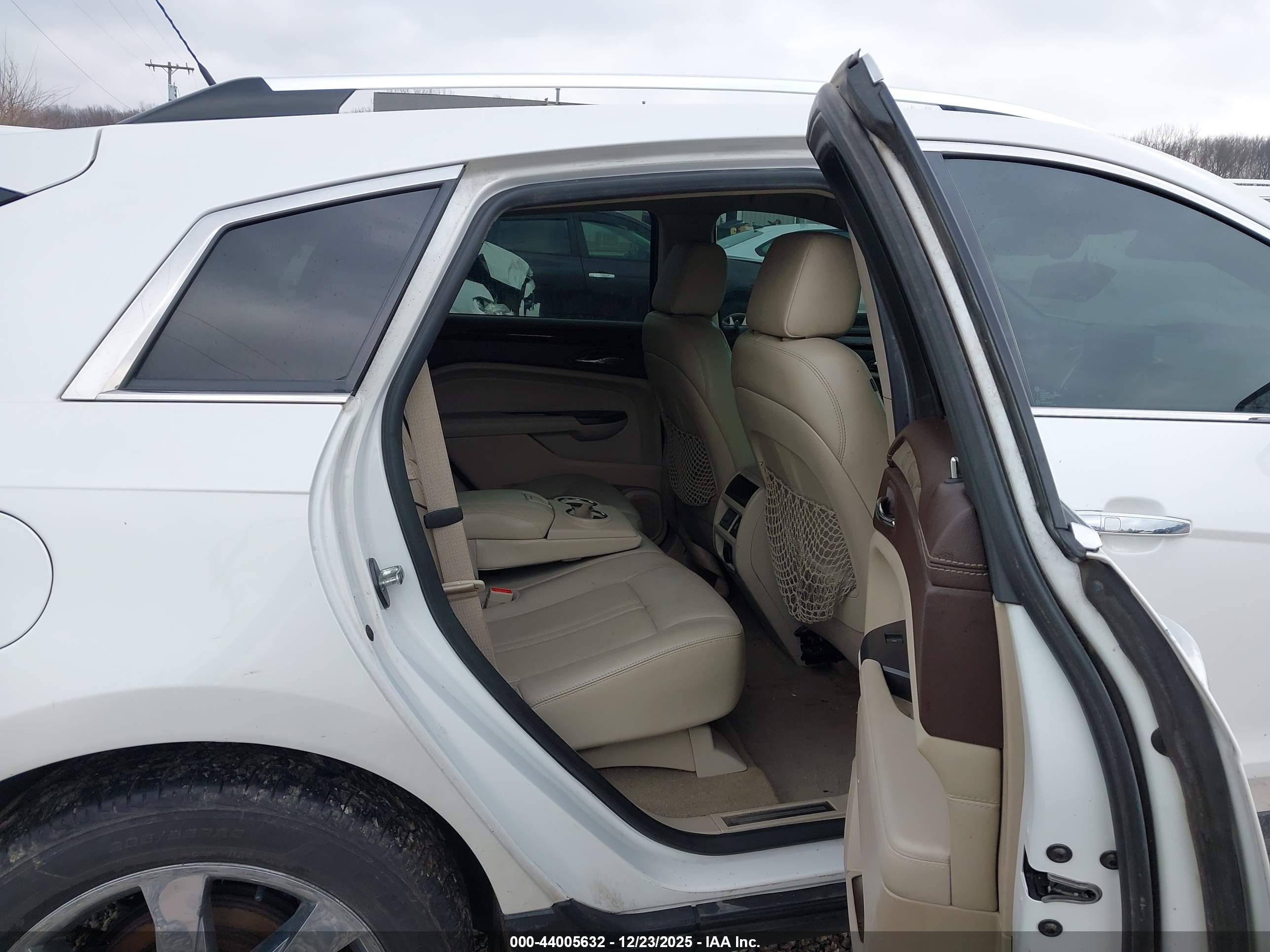 CADILLAC SRX image 8