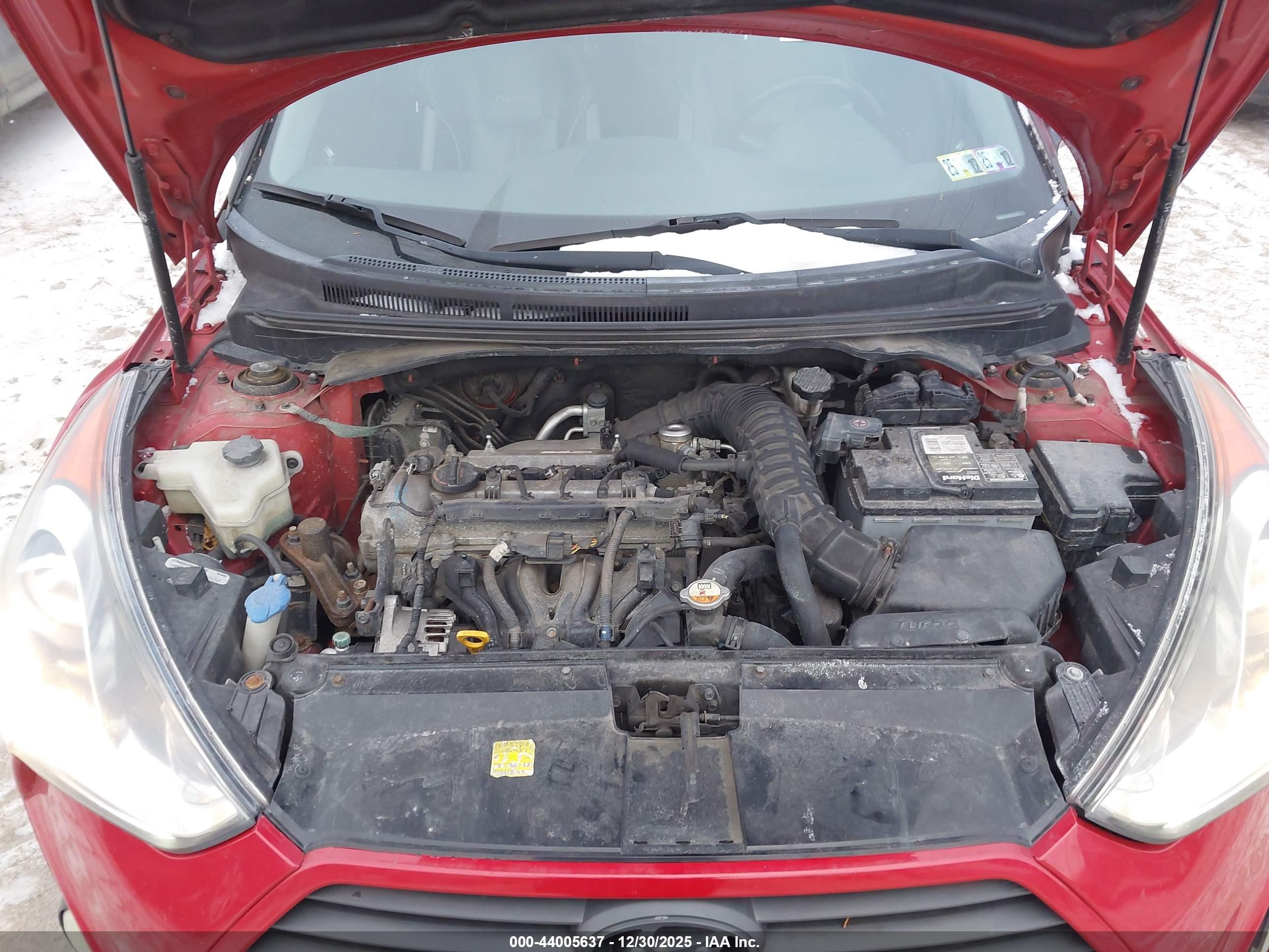 HYUNDAI VELOSTER image 10