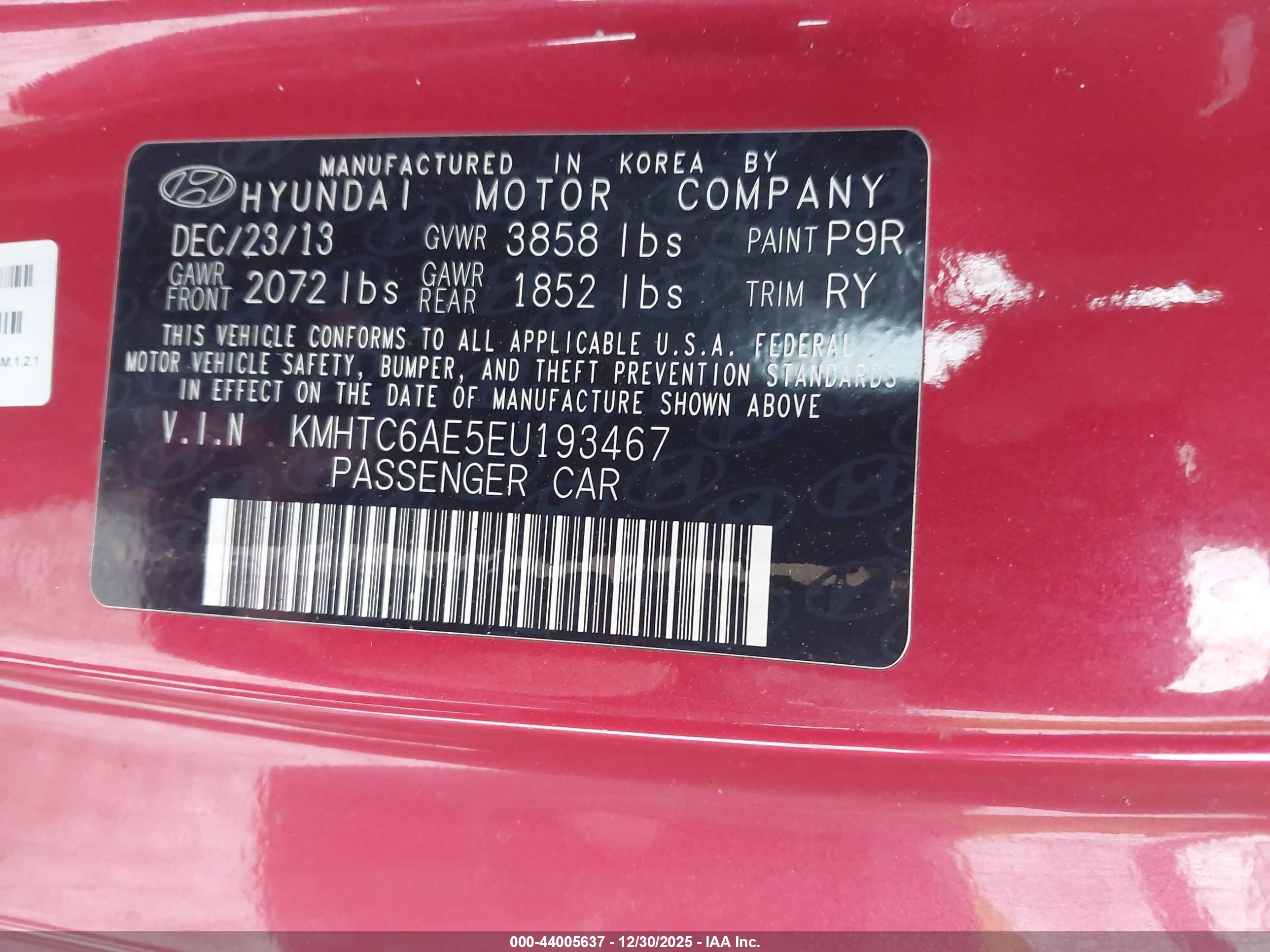 HYUNDAI VELOSTER image 9