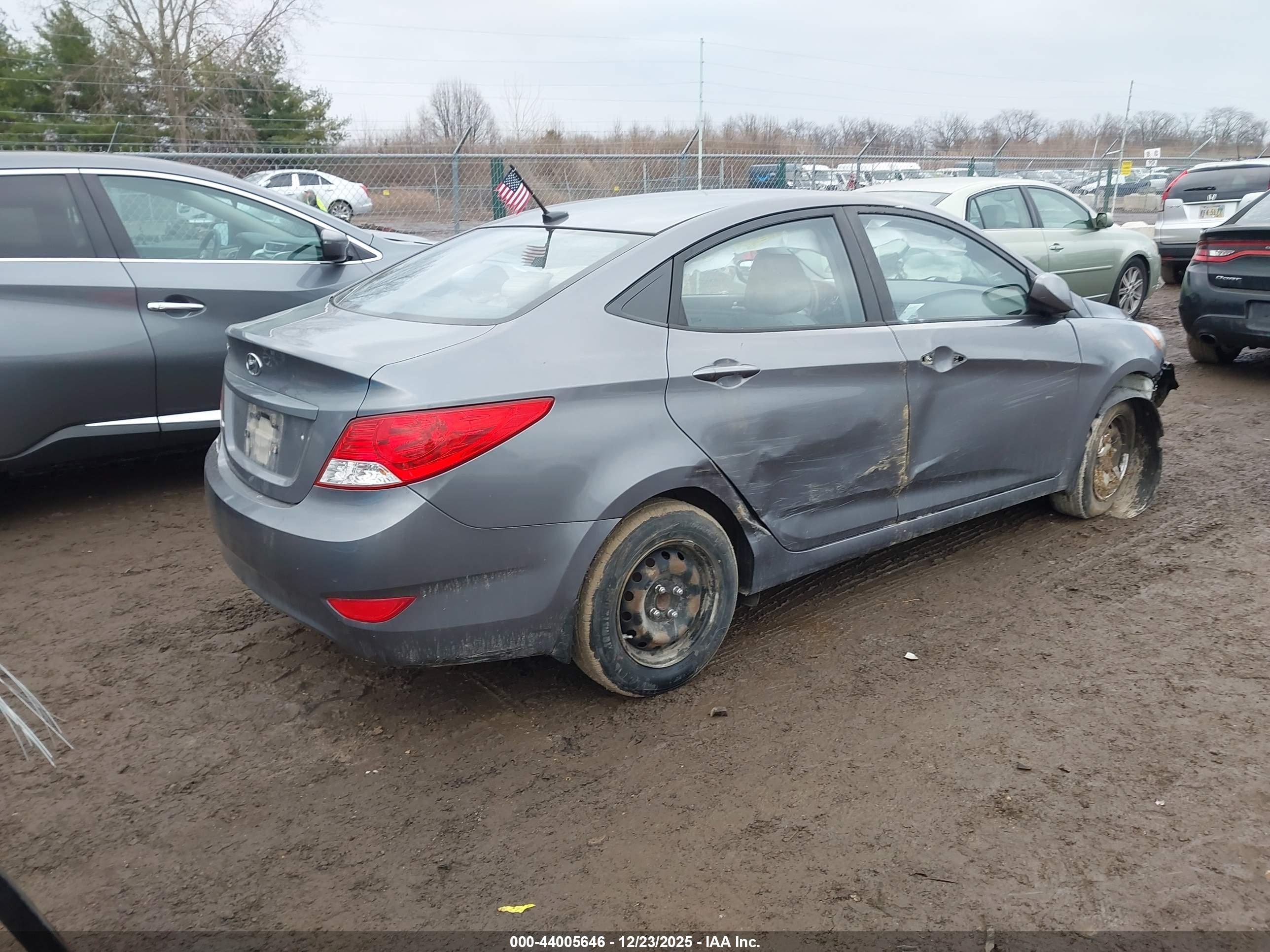 HYUNDAI ACCENT image 4