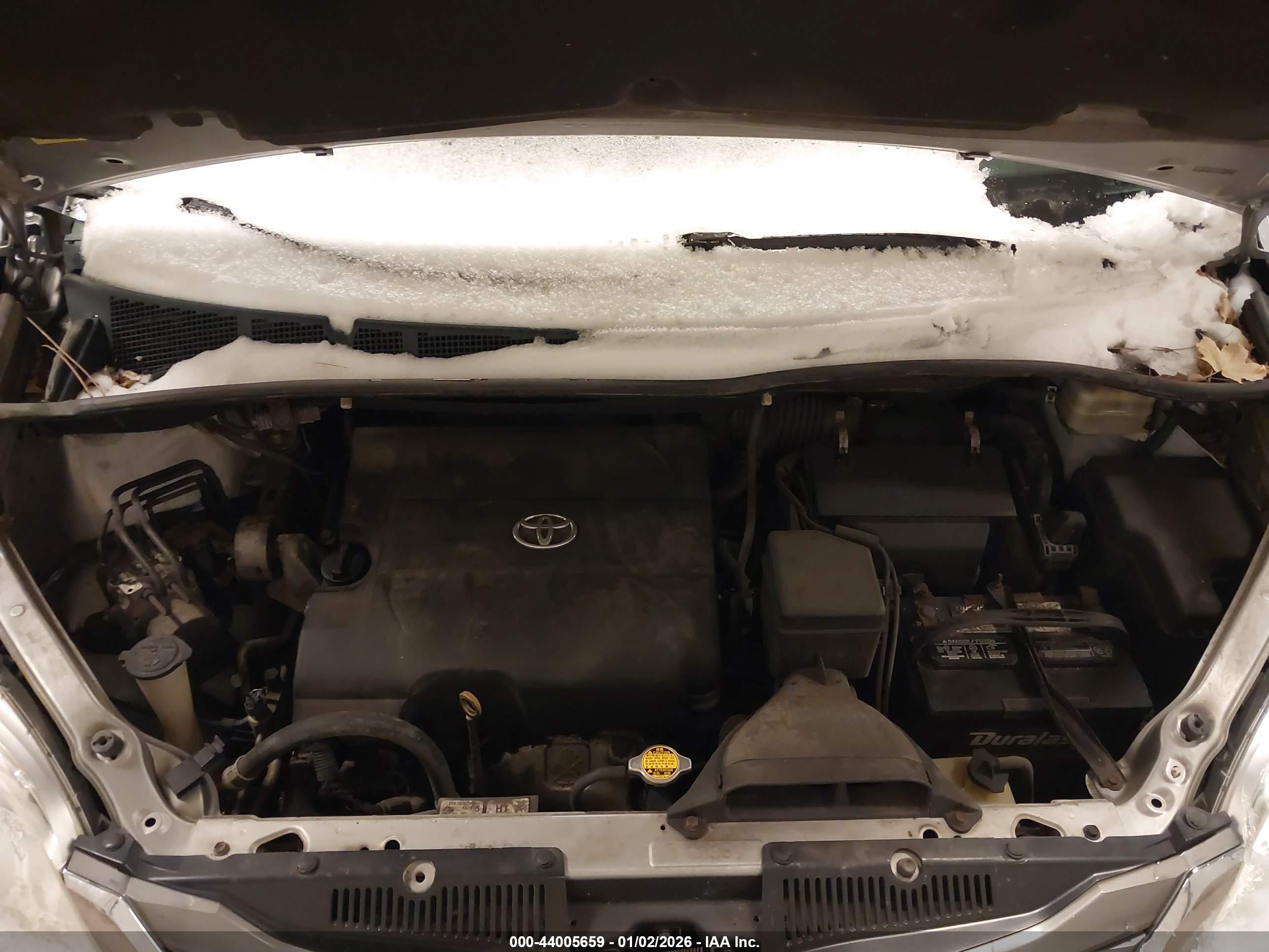 TOYOTA SIENNA image 10