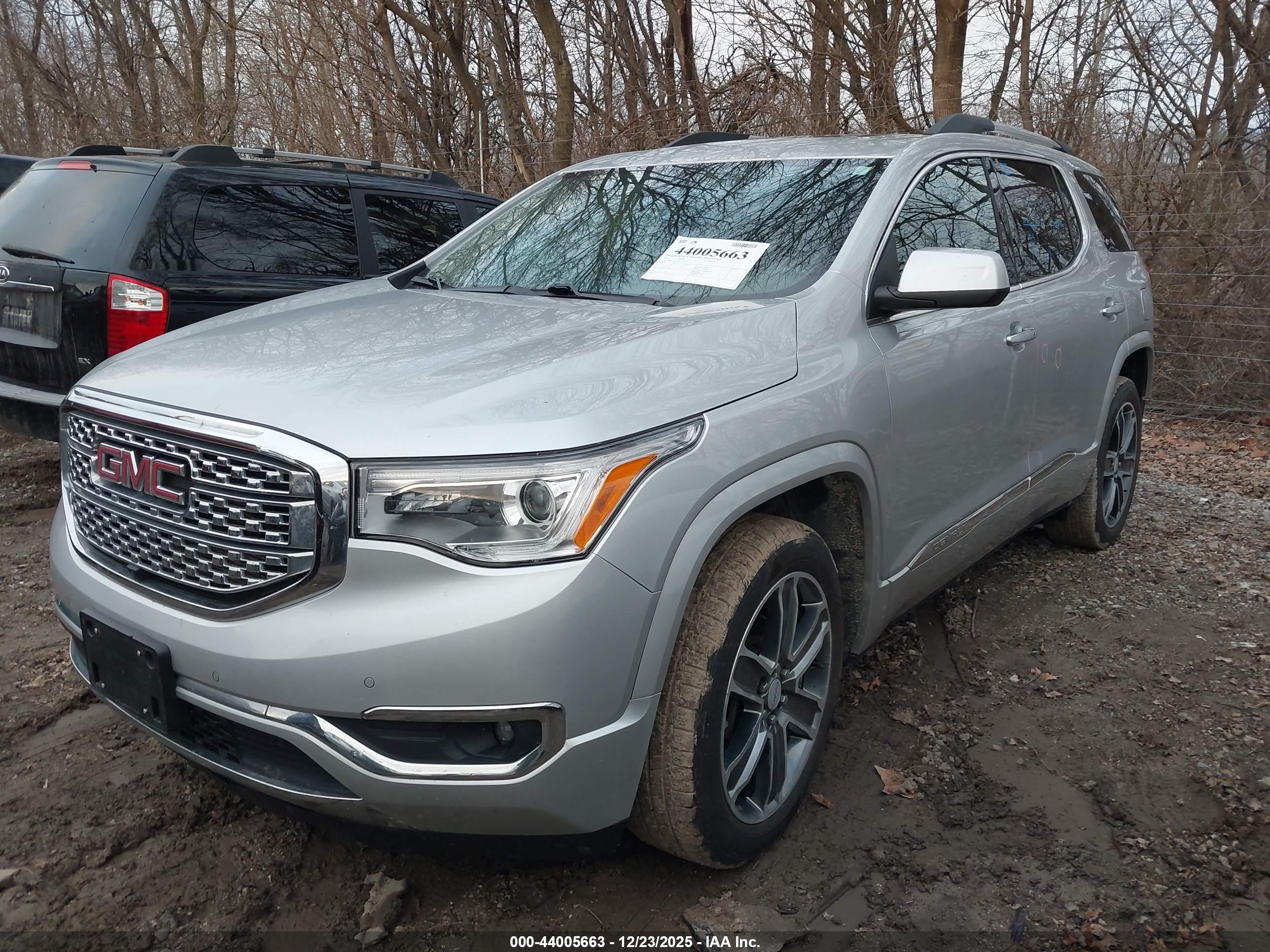 GMC ACADIA image 2