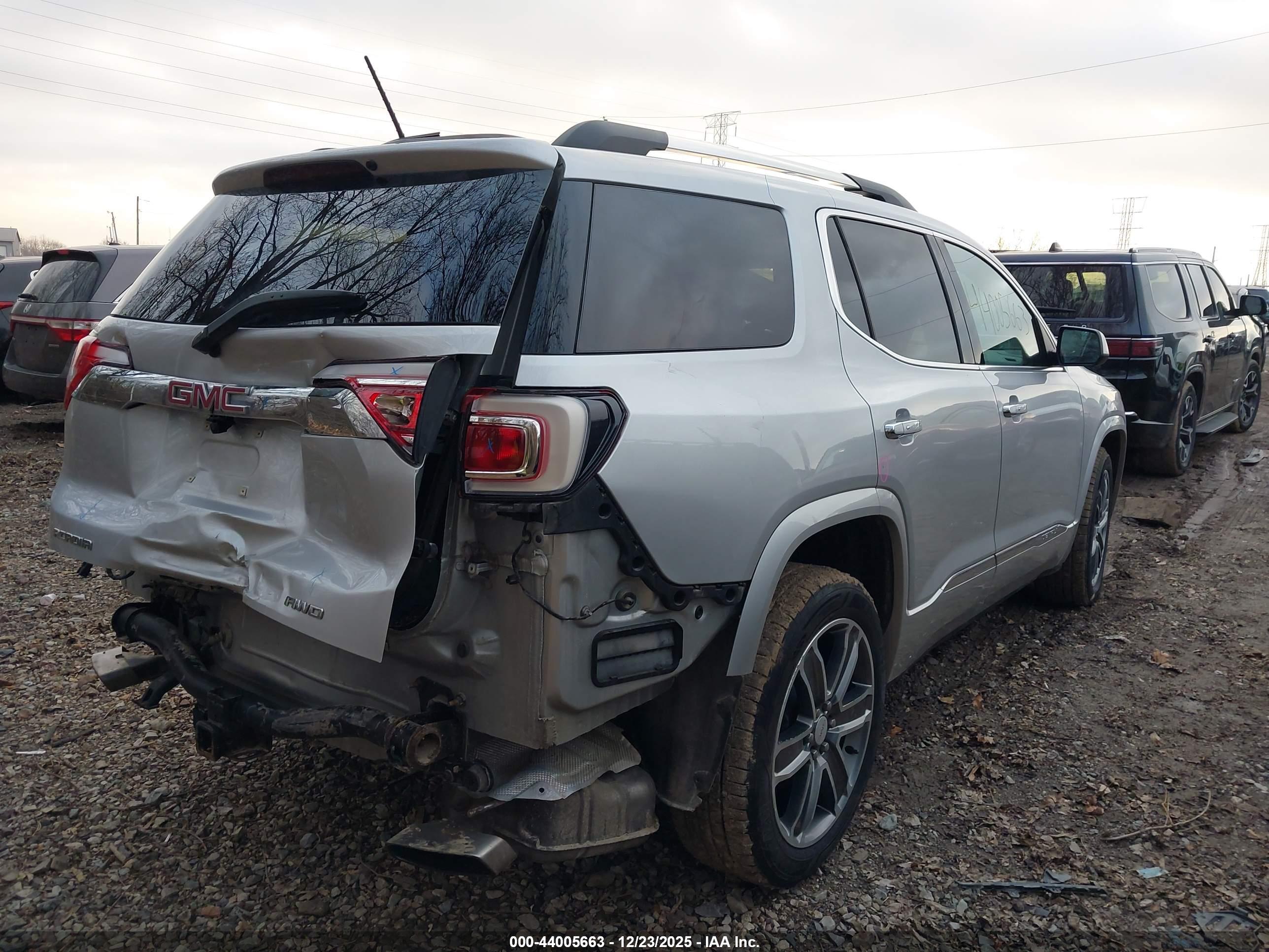 GMC ACADIA image 4