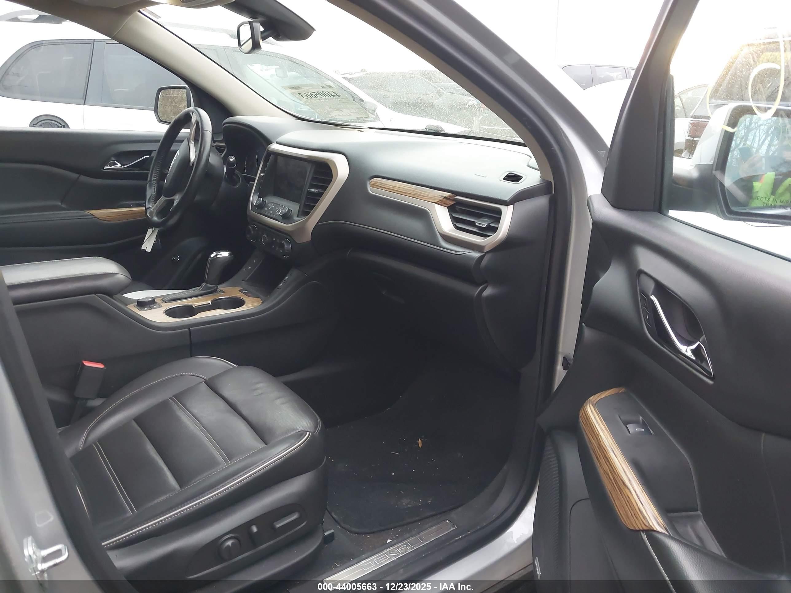 GMC ACADIA image 5
