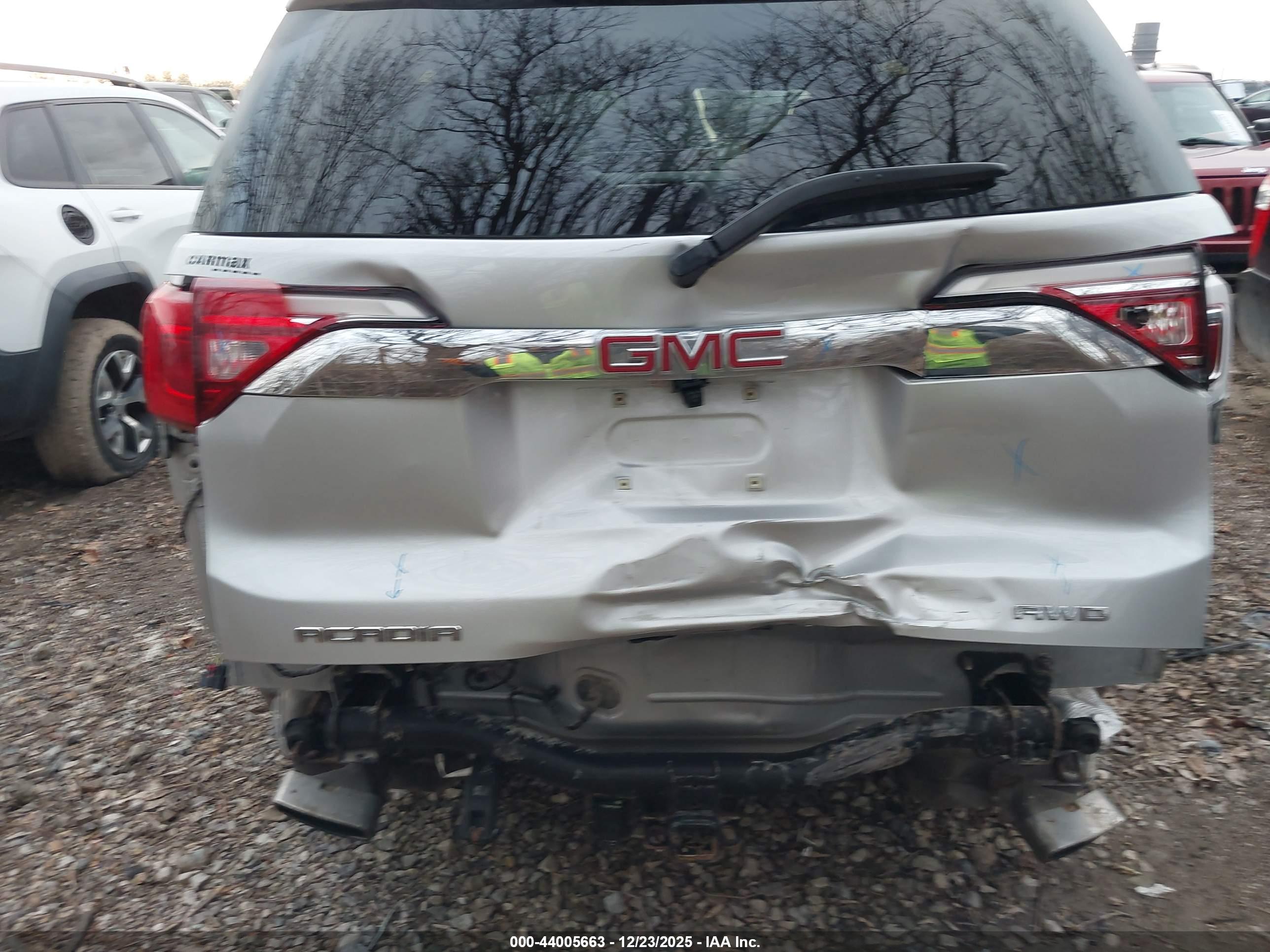 GMC ACADIA image 6