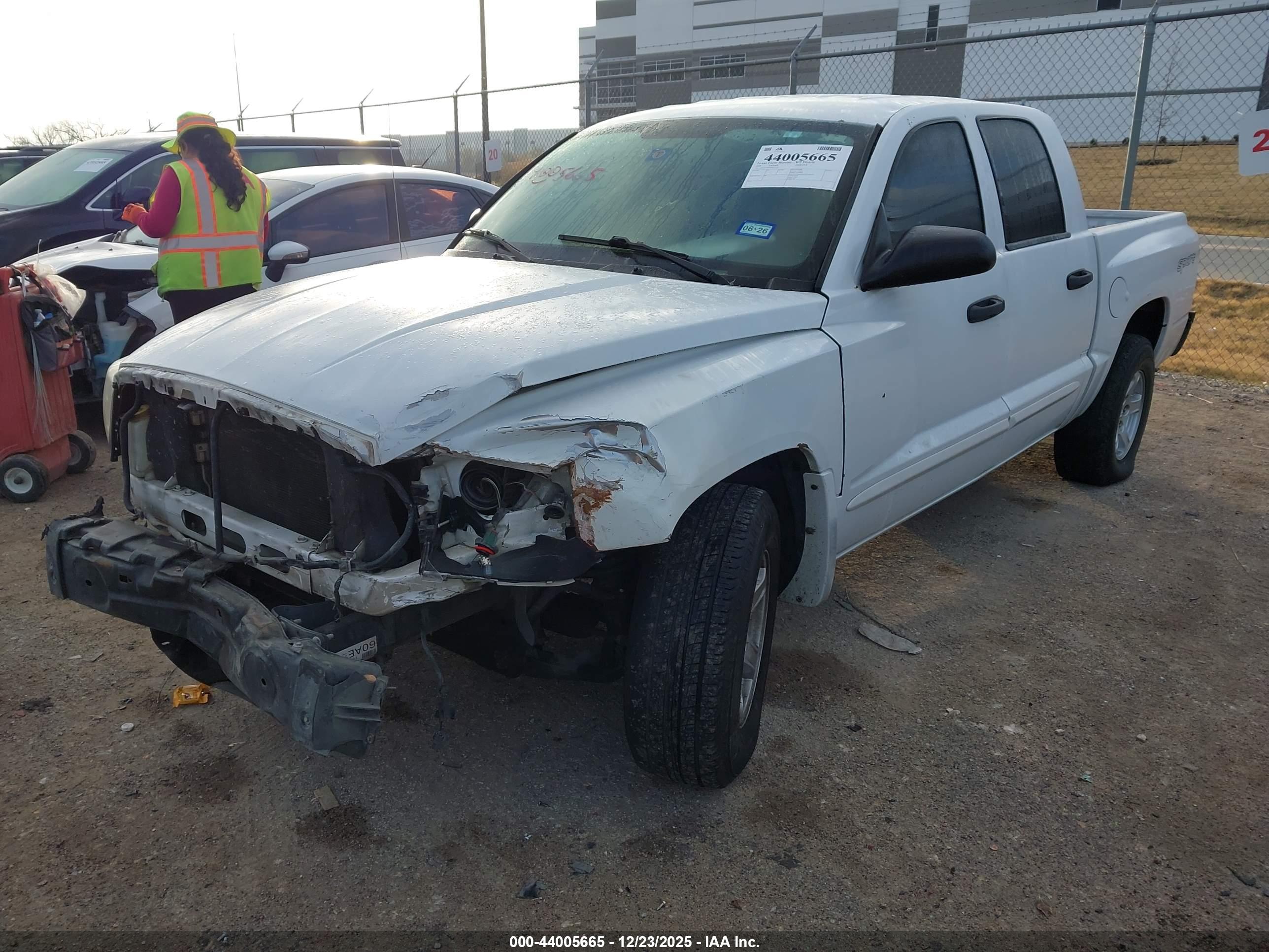 DODGE DAKOTA image 2