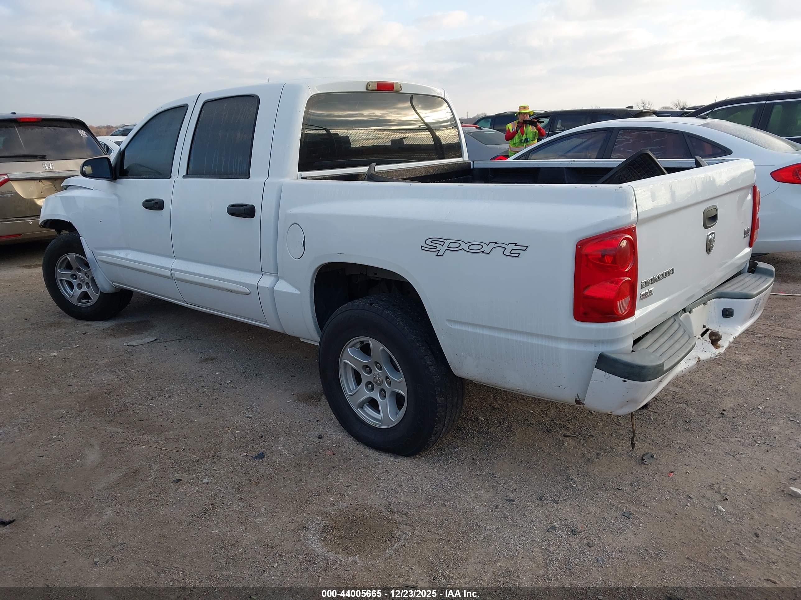 DODGE DAKOTA image 3