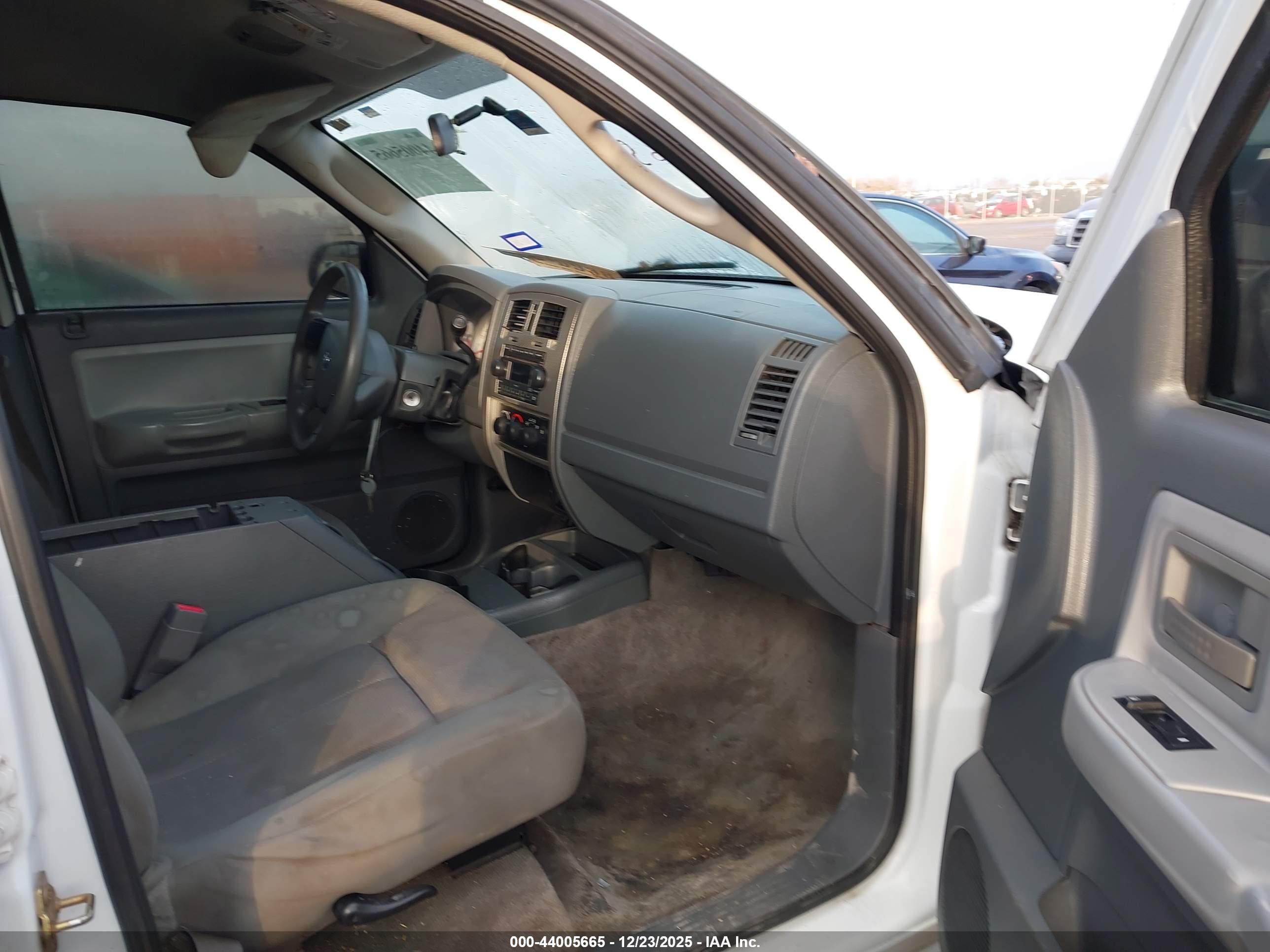 DODGE DAKOTA image 5
