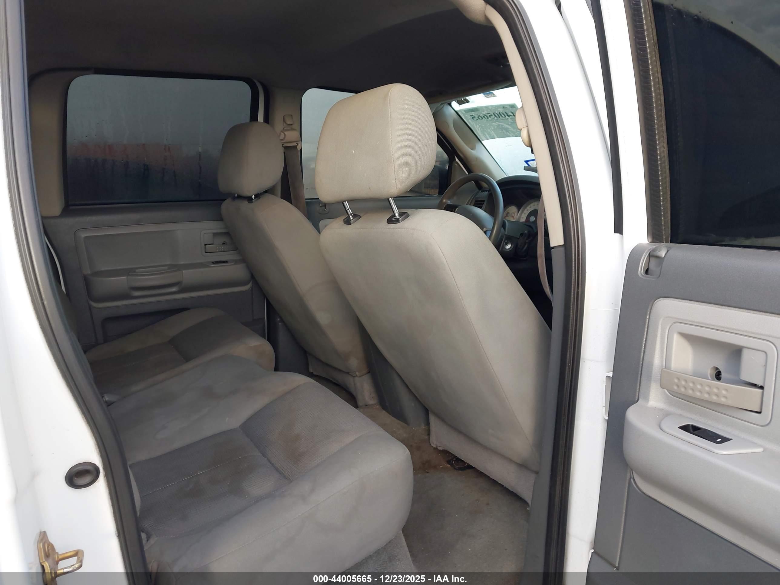 DODGE DAKOTA image 8