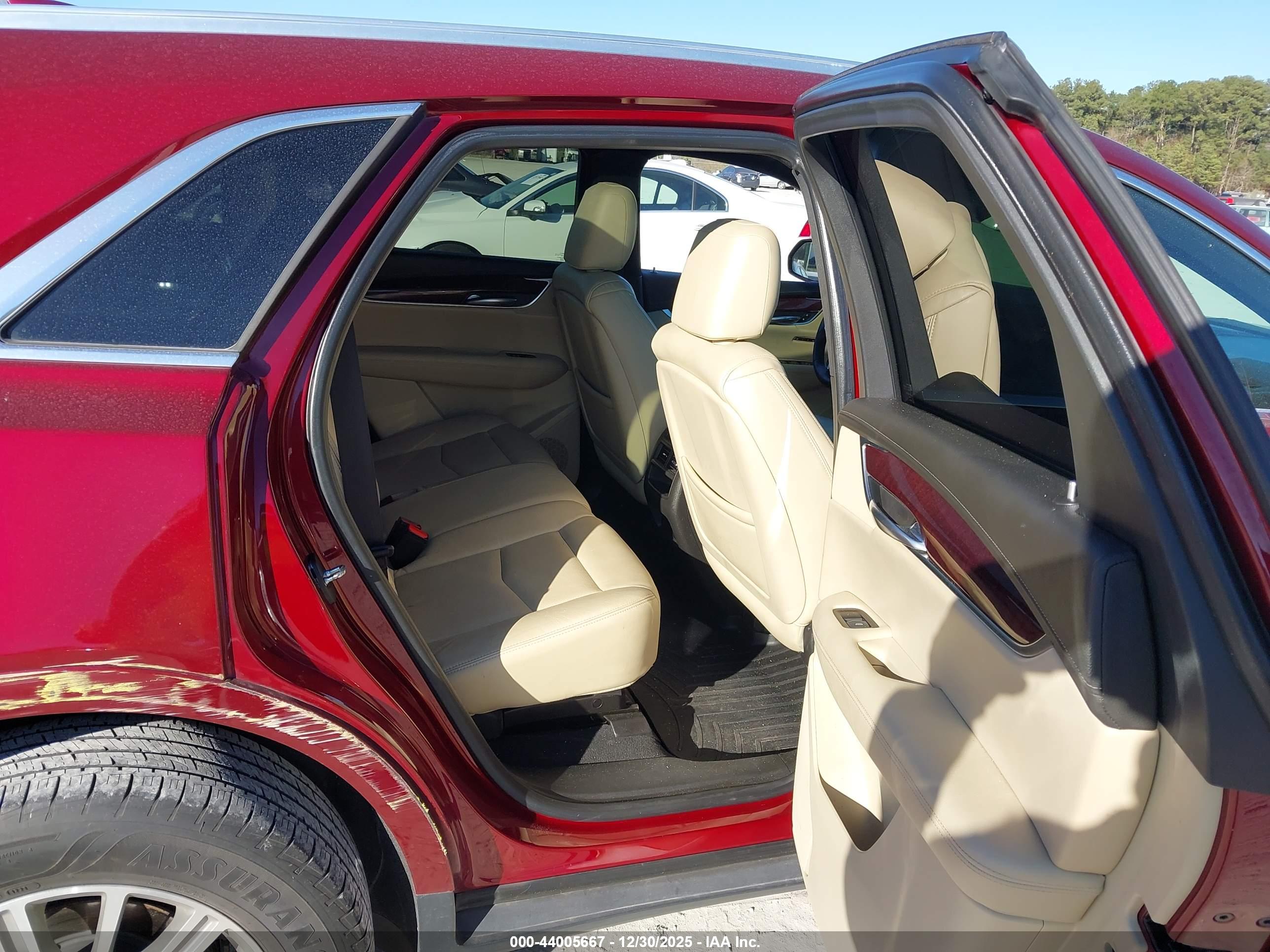 CADILLAC XT5 image 8