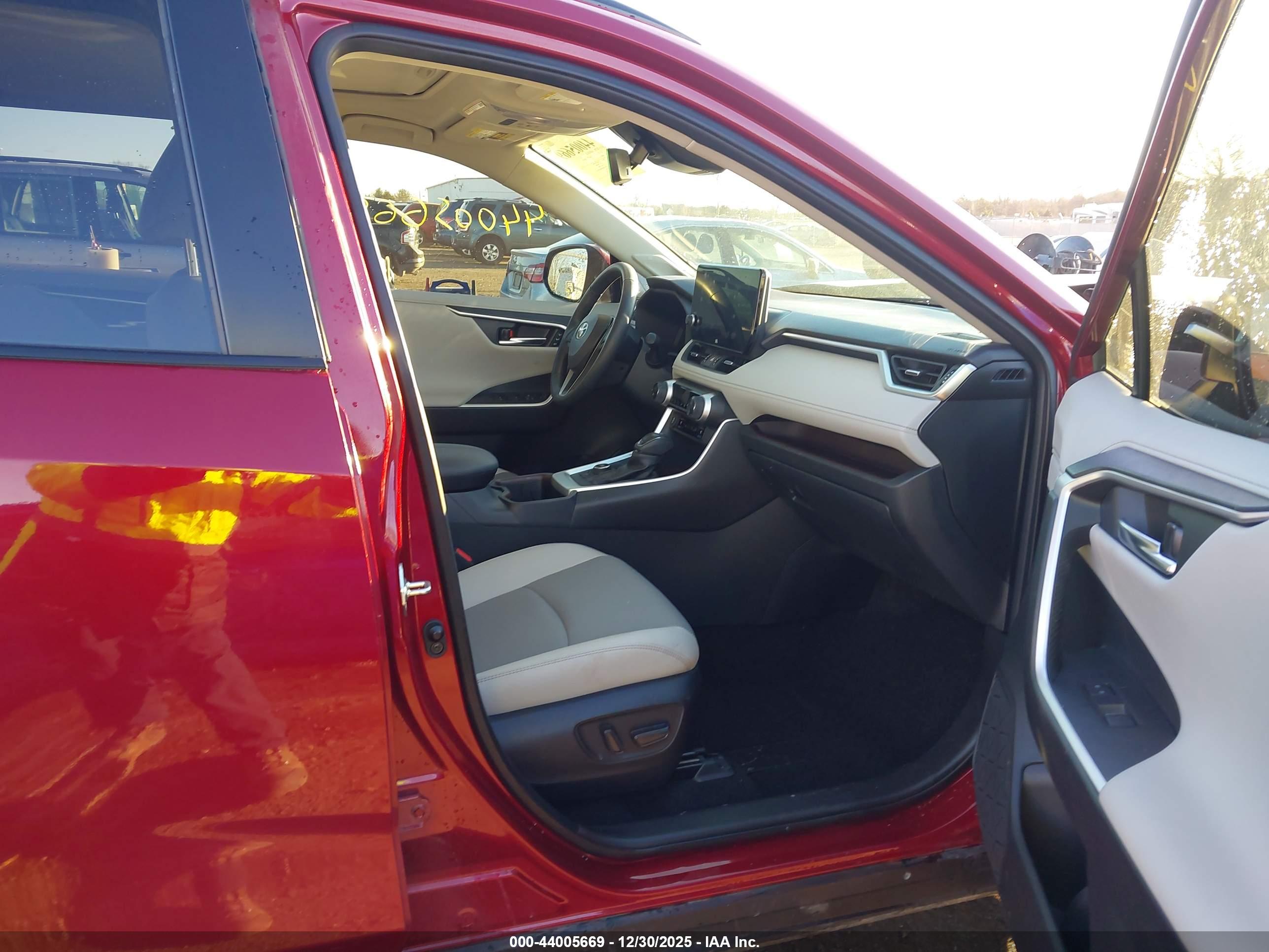 TOYOTA RAV4 image 5