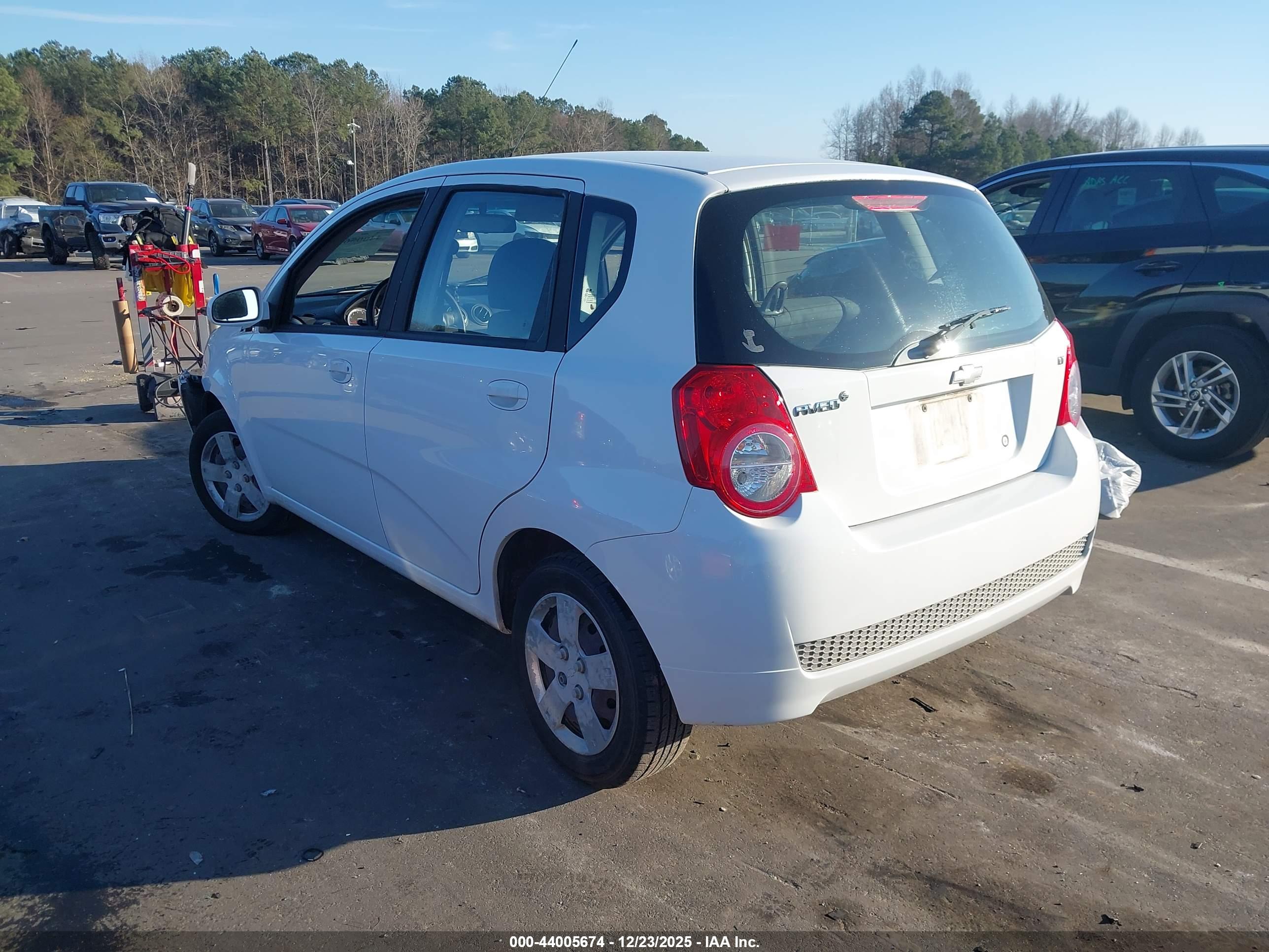 CHEVROLET AVEO image 3