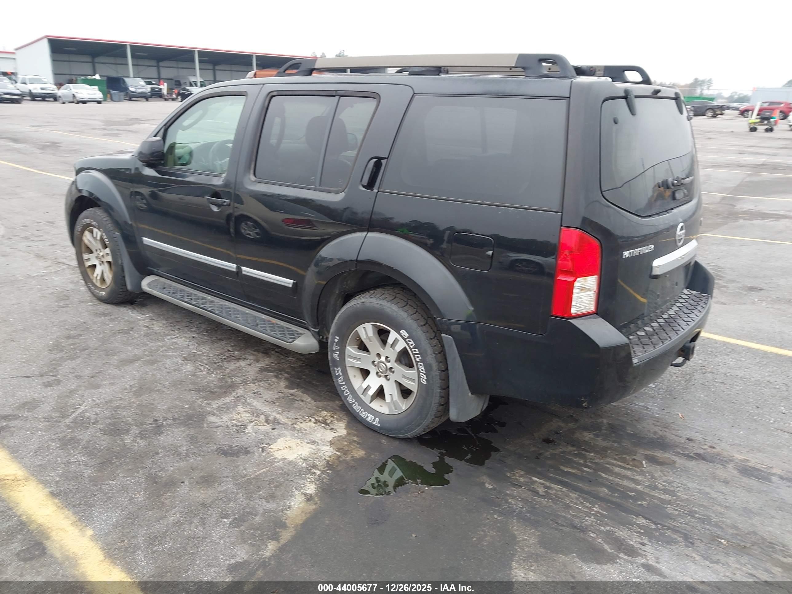 NISSAN PATHFINDER image 3