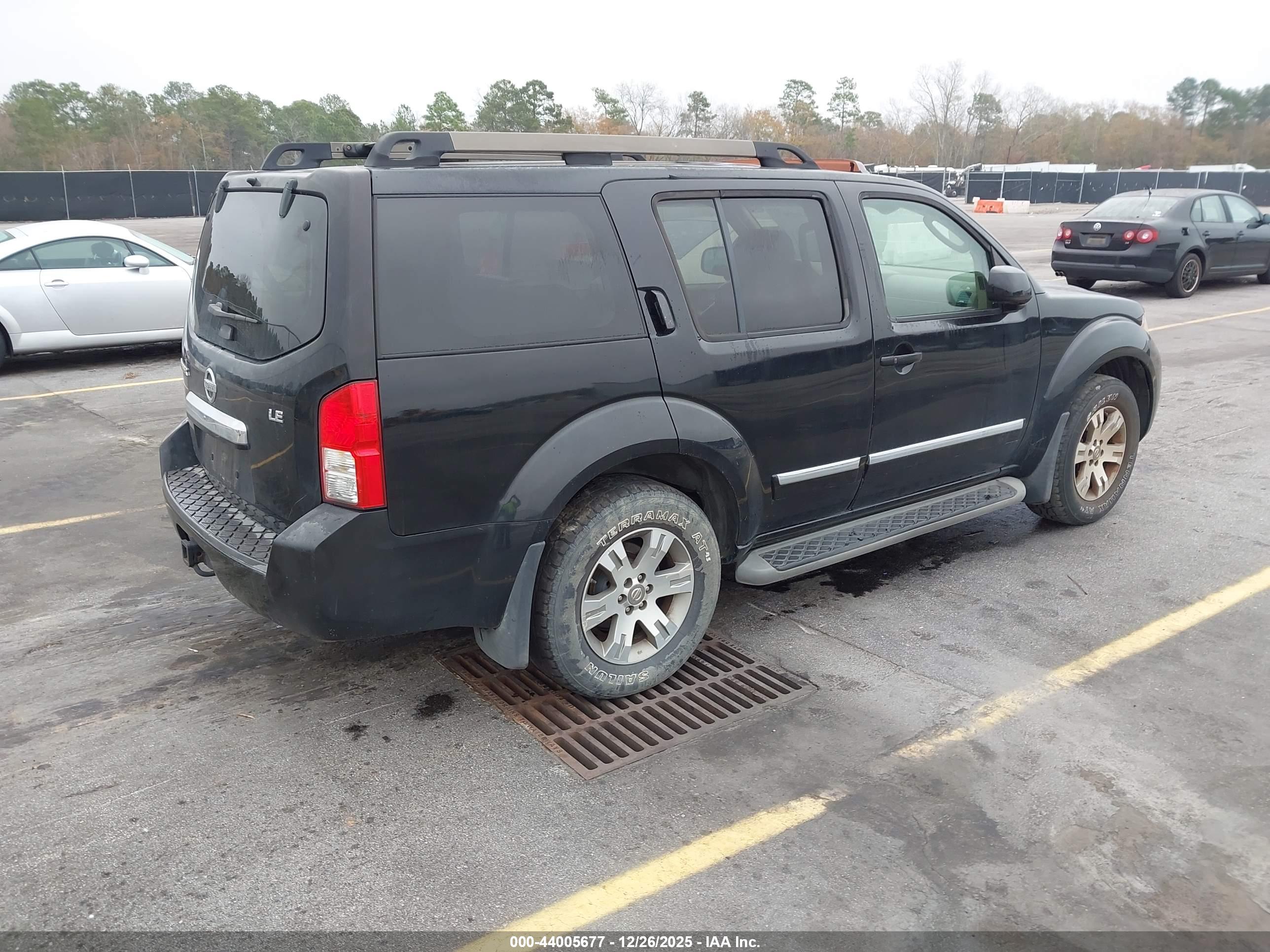 NISSAN PATHFINDER image 4