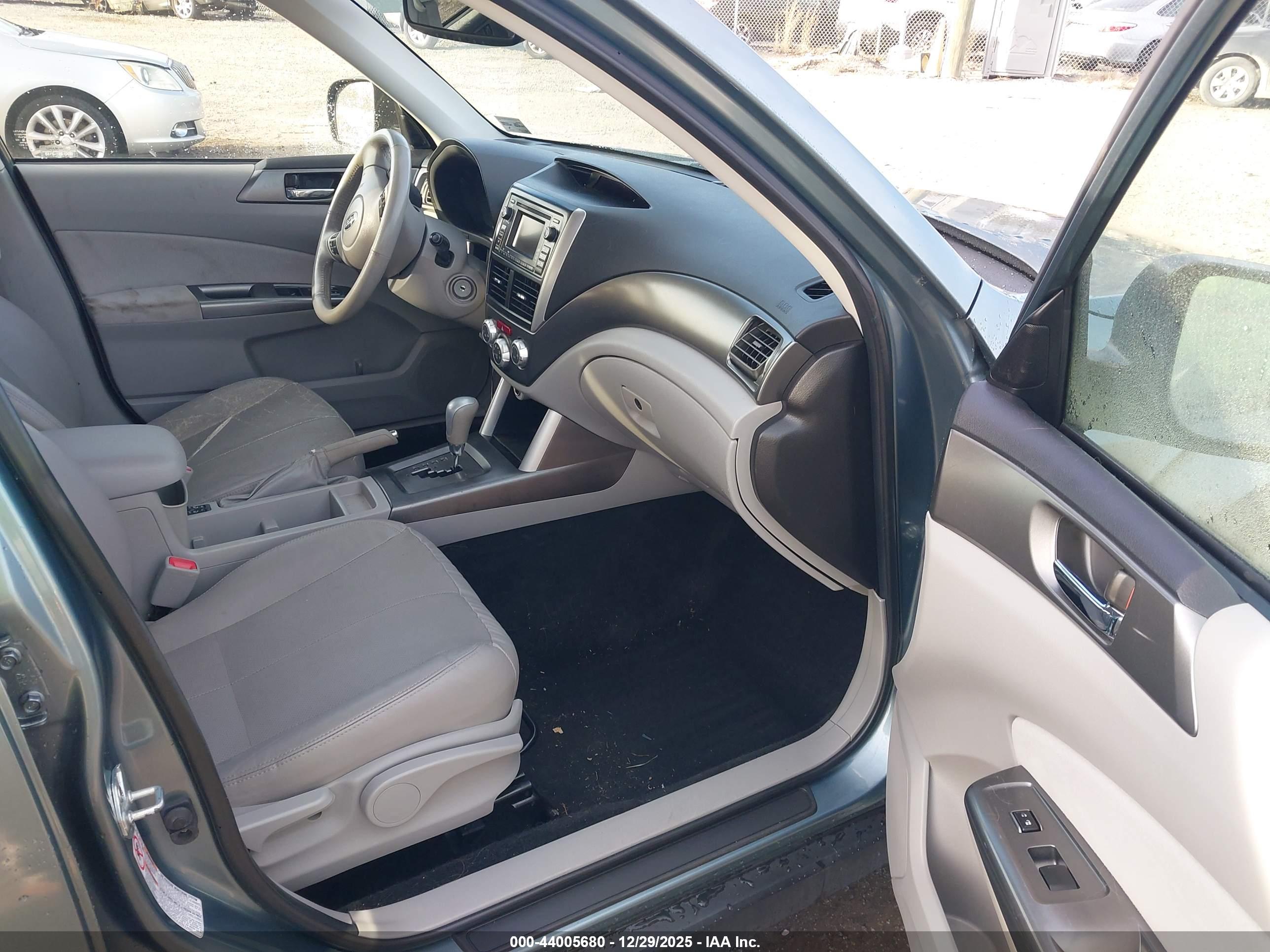 SUBARU FORESTER image 5