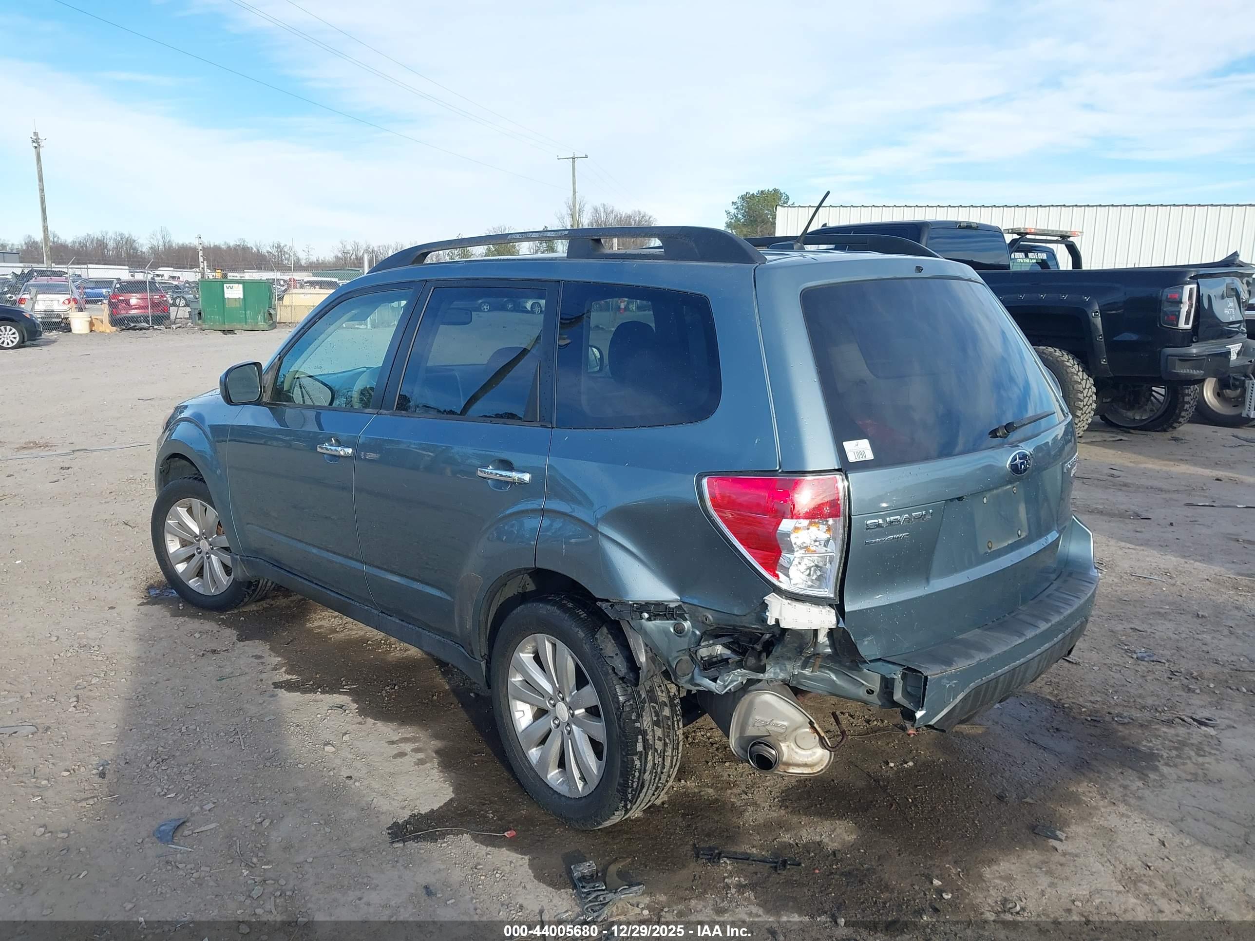 SUBARU FORESTER image 6